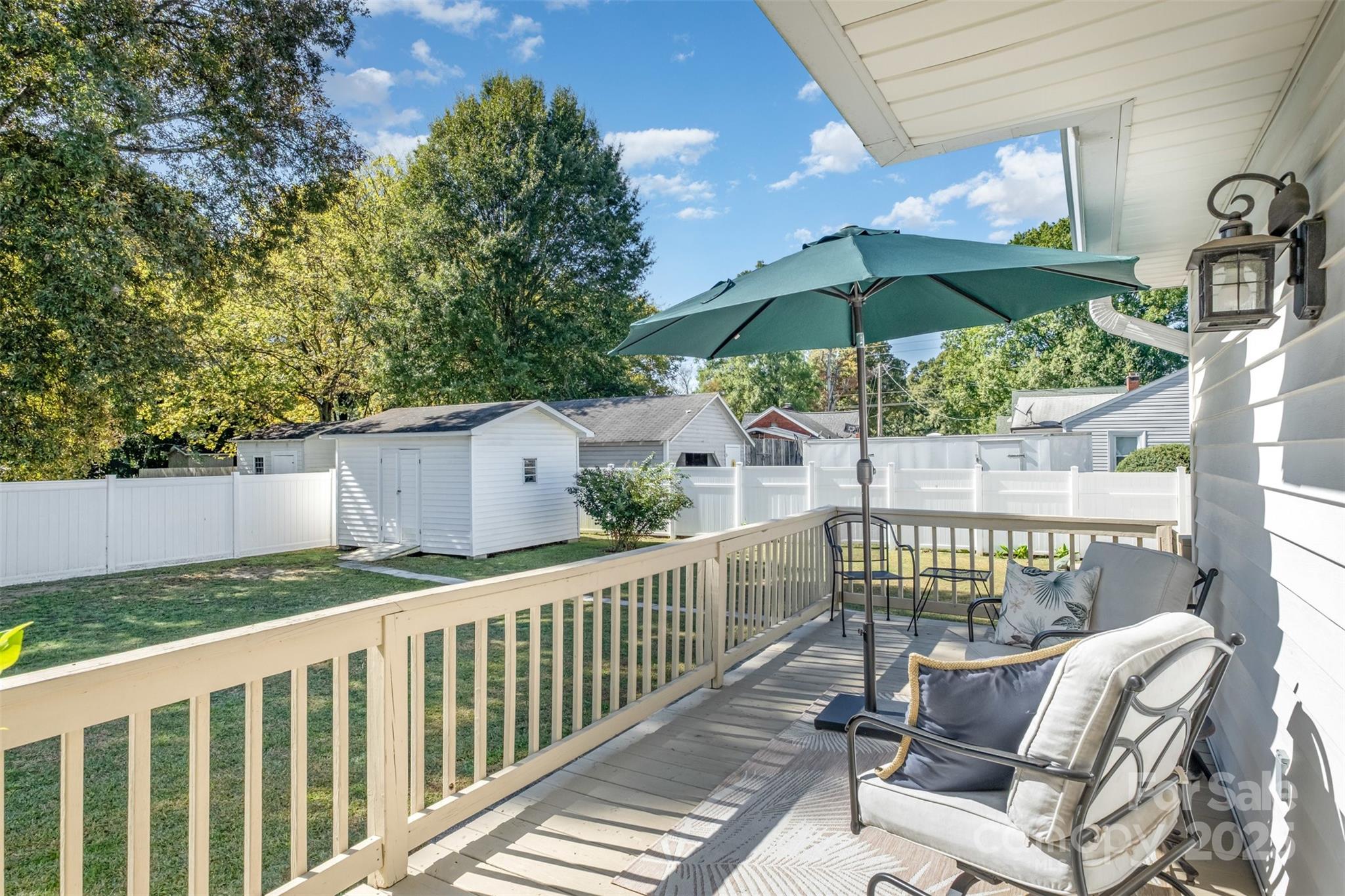 10 Willowbrook Drive NW