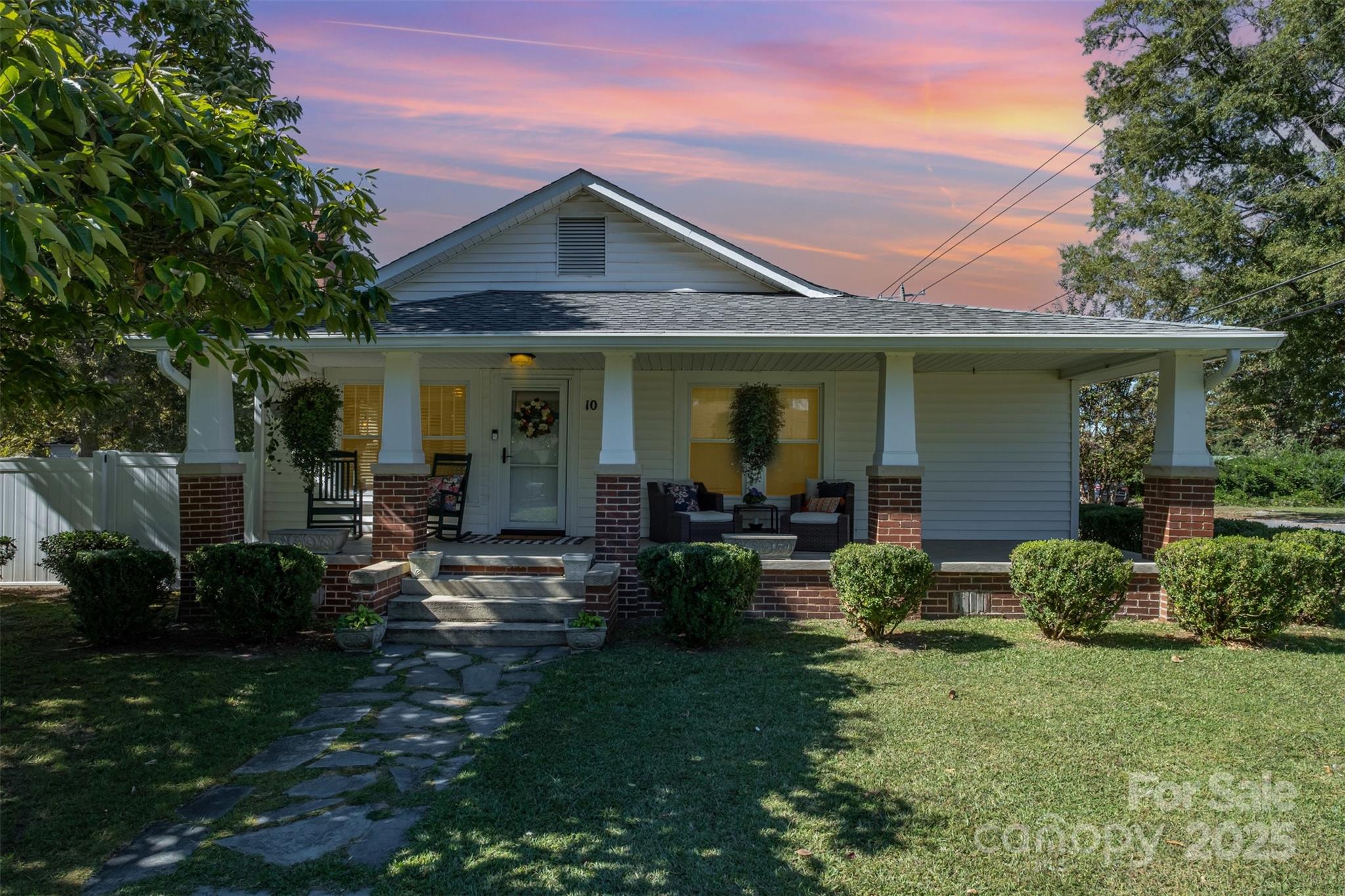 10 Willowbrook Drive NW