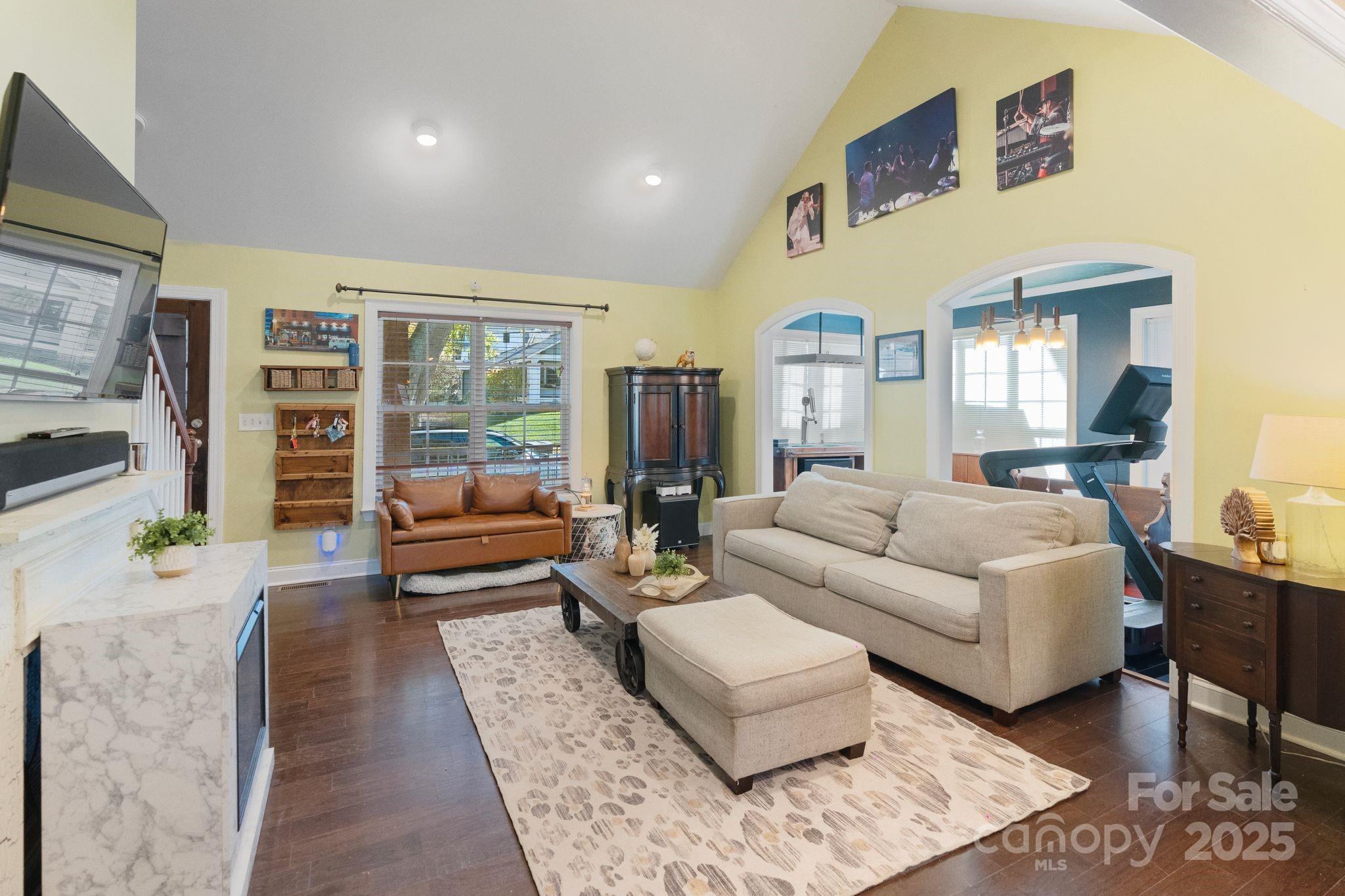 2327 Pinckney Avenue