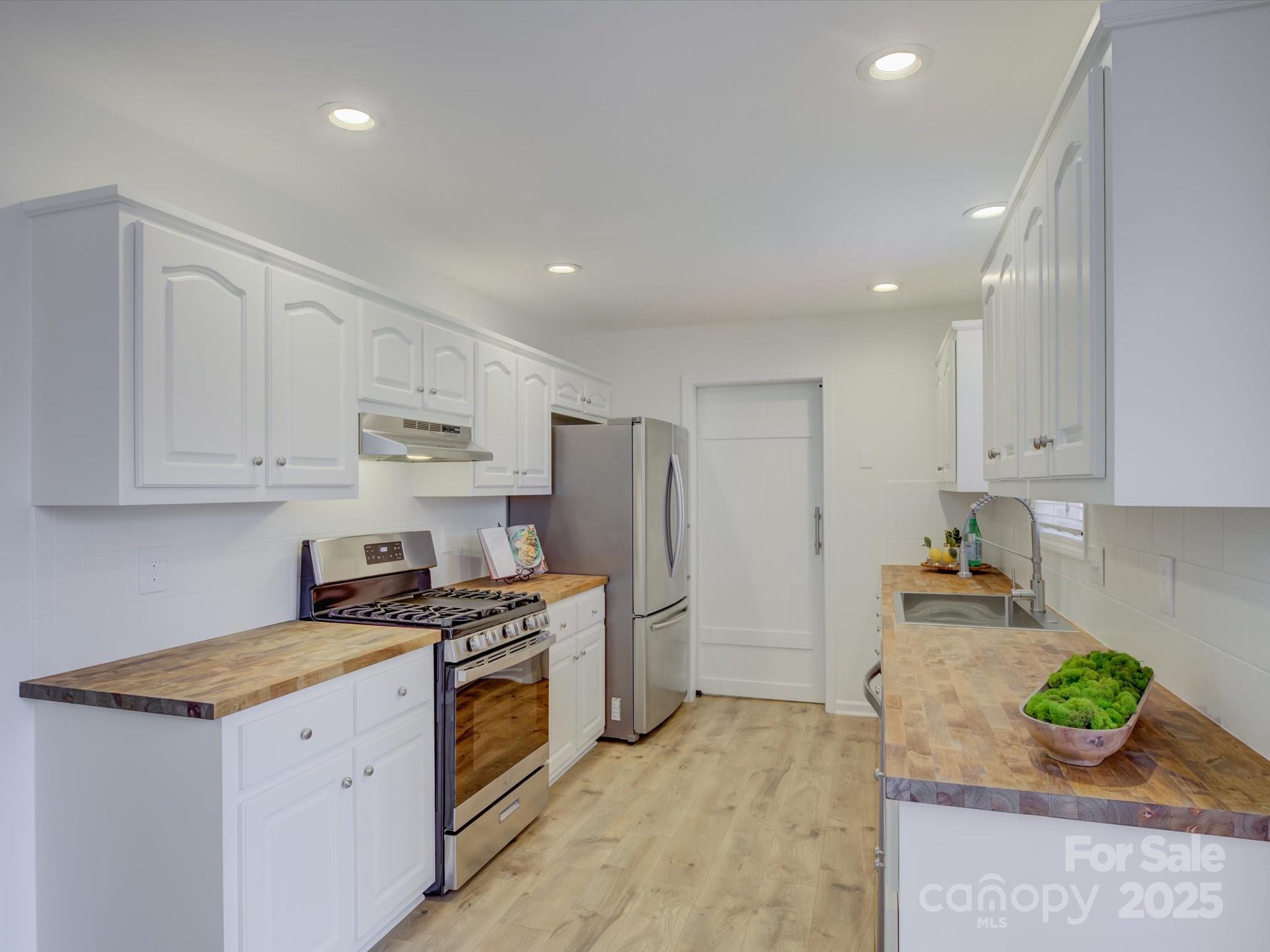 6030 Featherstone Court