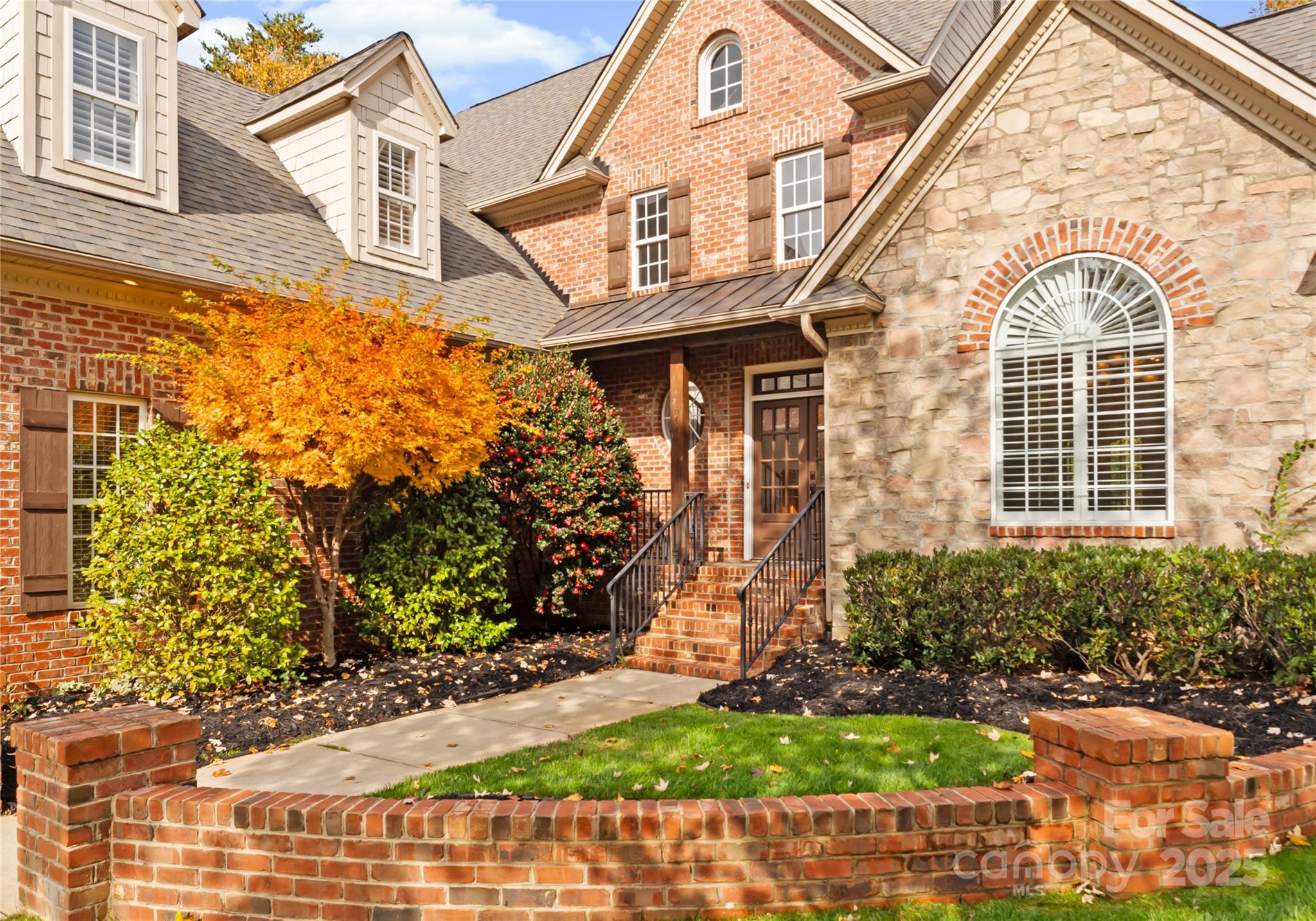 6412 Robin Hollow Drive