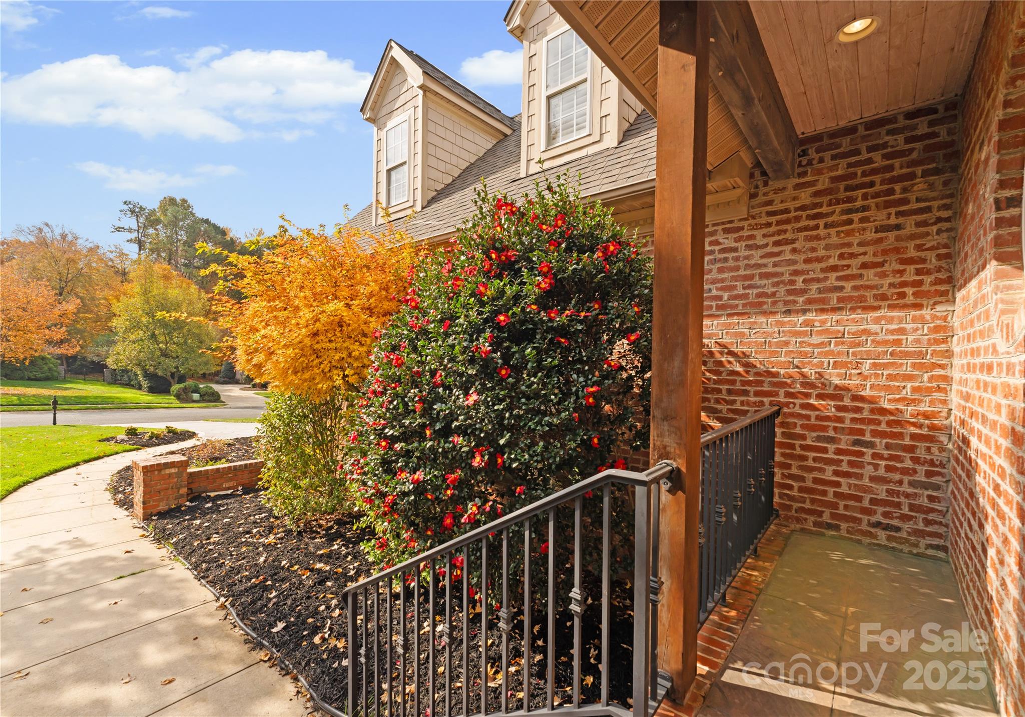 6412 Robin Hollow Drive