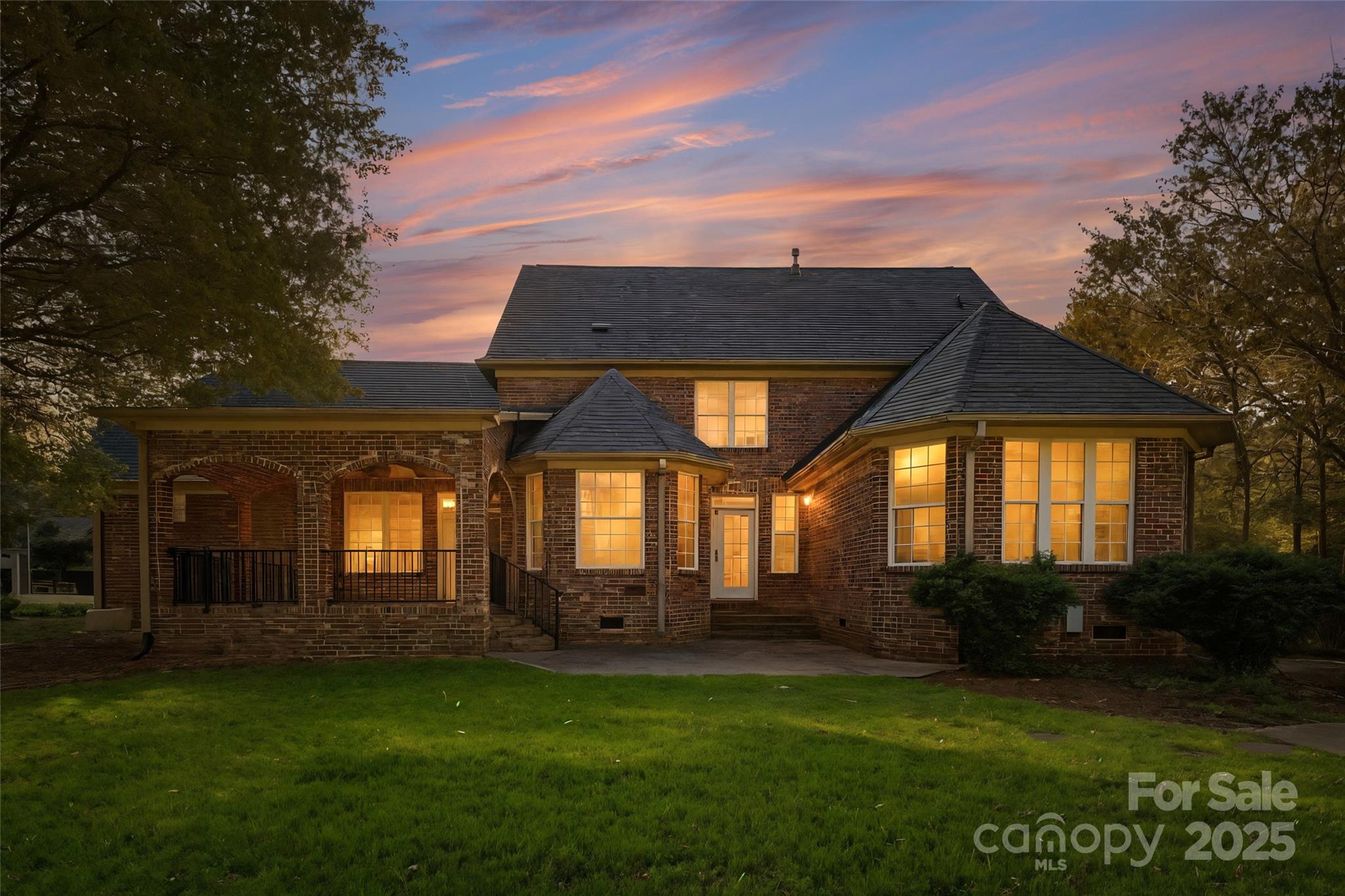 6412 Robin Hollow Drive