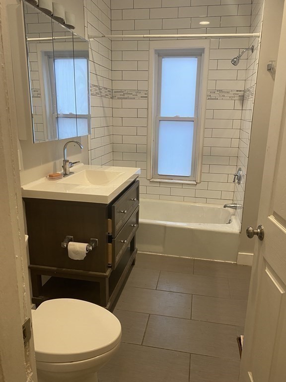 32 Garland Street Unit: 1