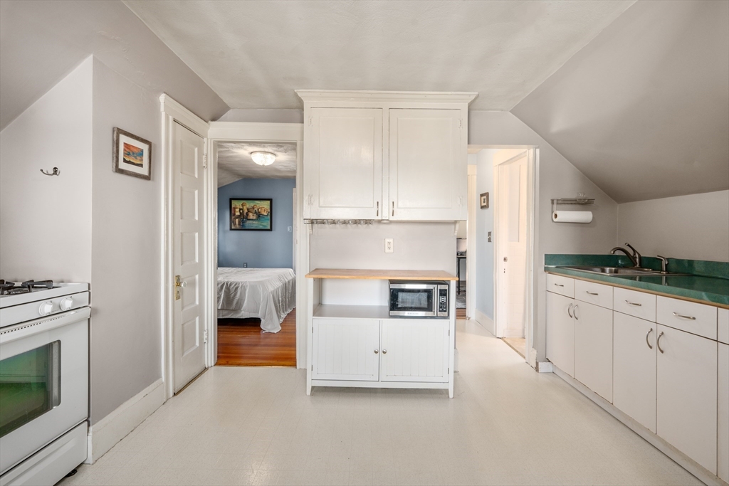 31 Lenox Rd # 3