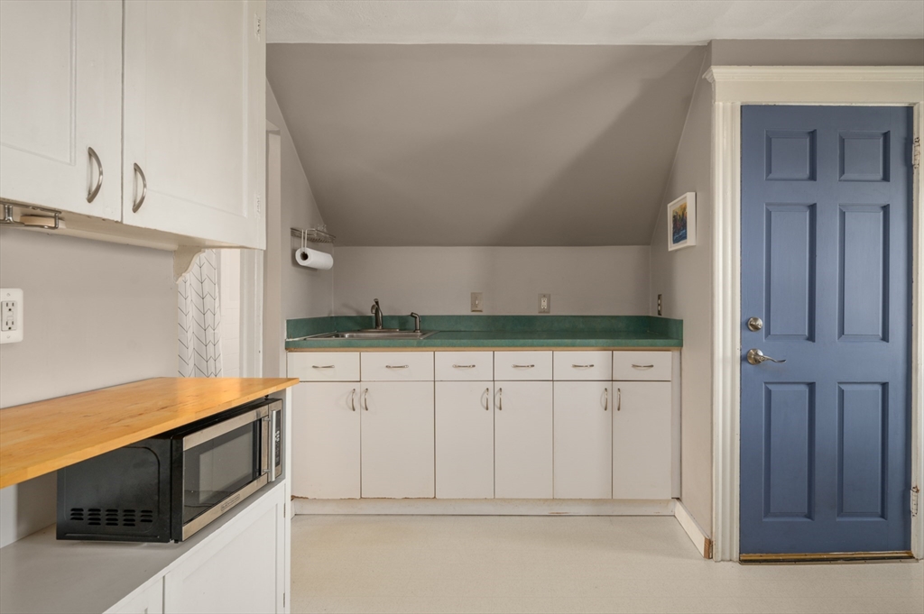 31 Lenox Rd # 3