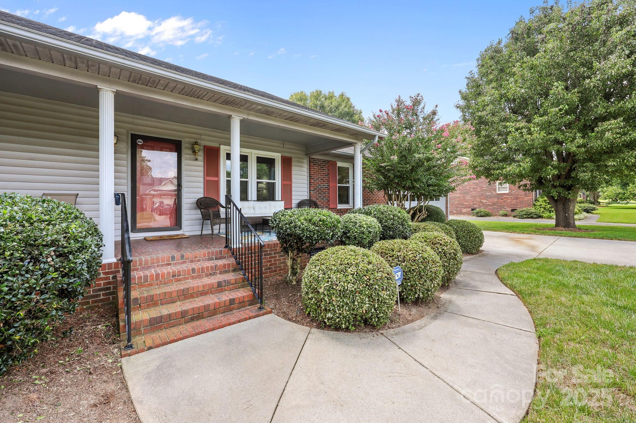 8613 Middleton Circle