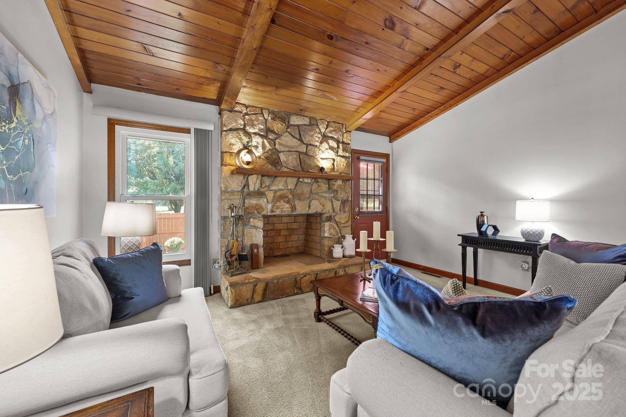 8613 Middleton Circle