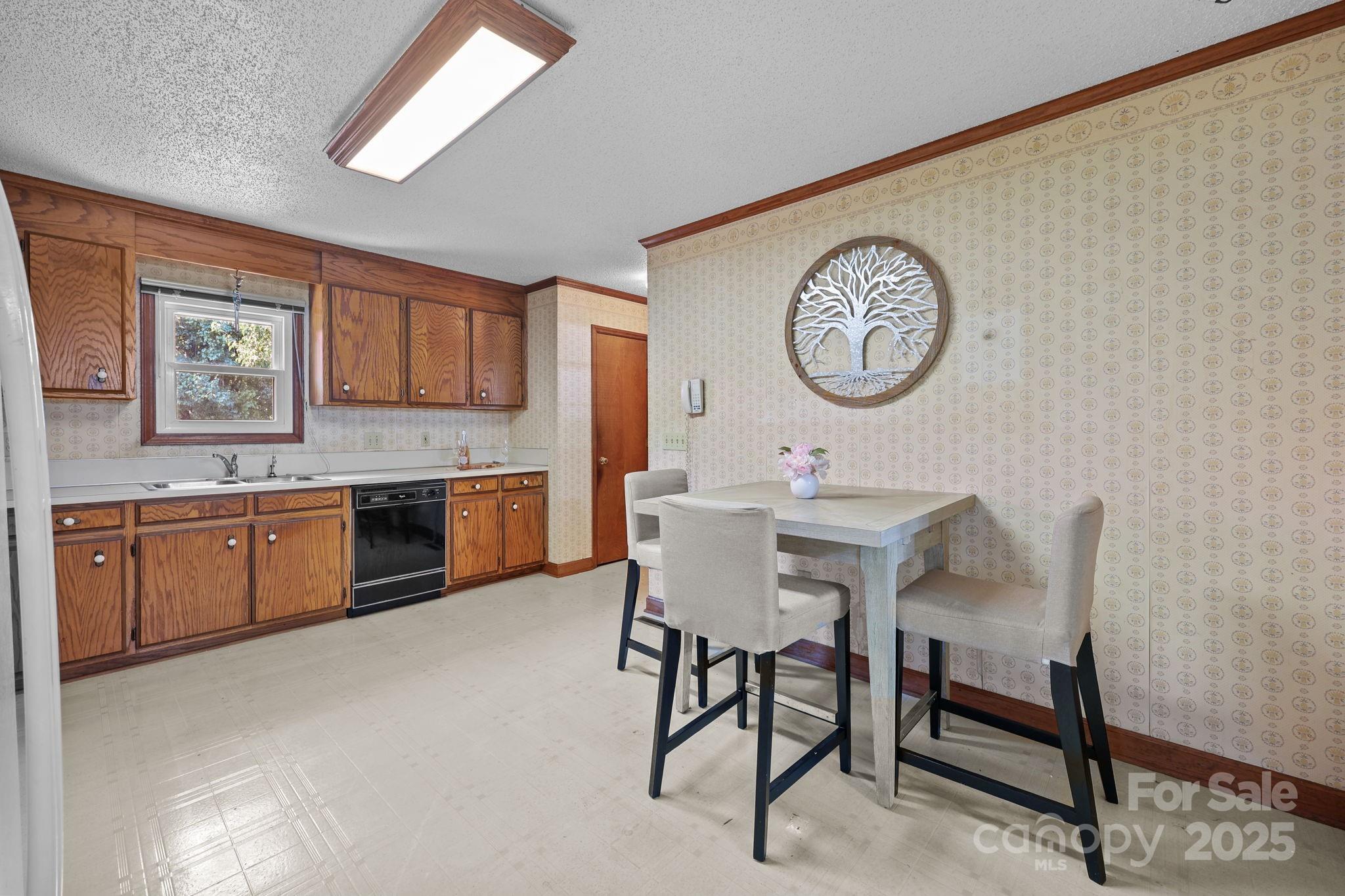 8613 Middleton Circle