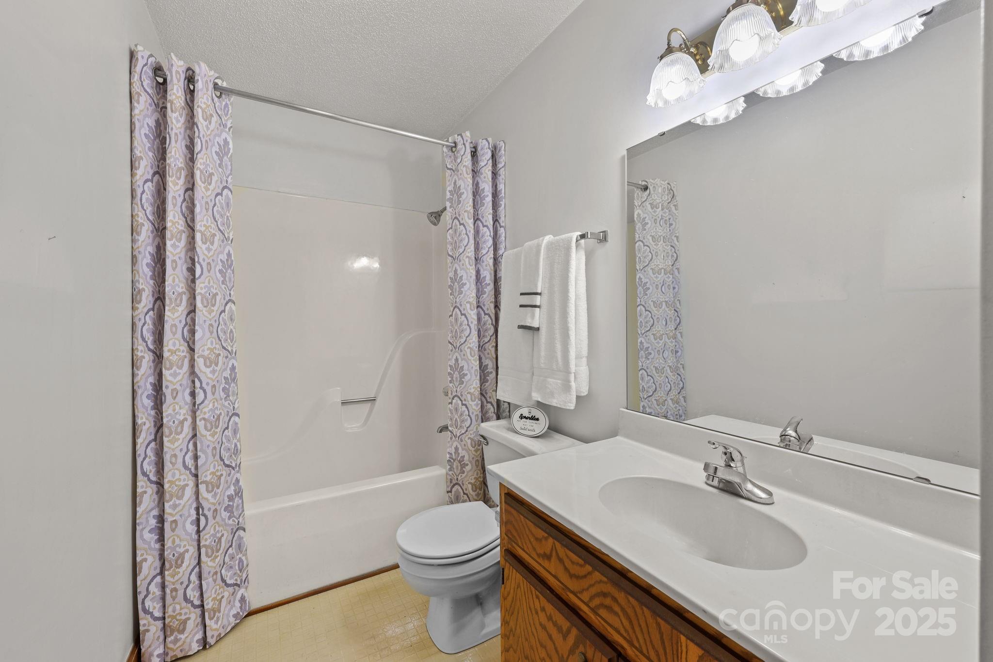 8613 Middleton Circle