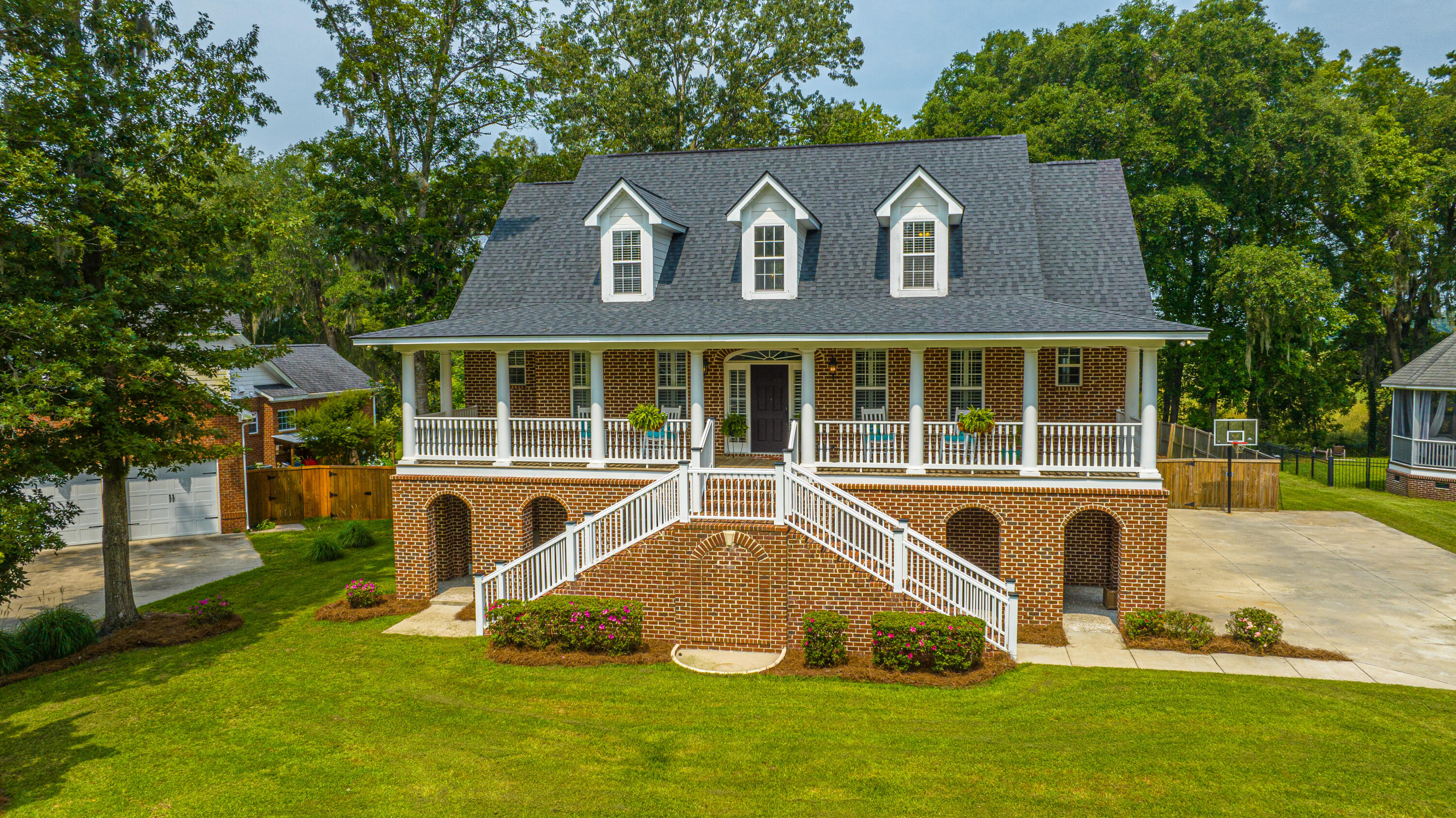 5489 Clearview Drive