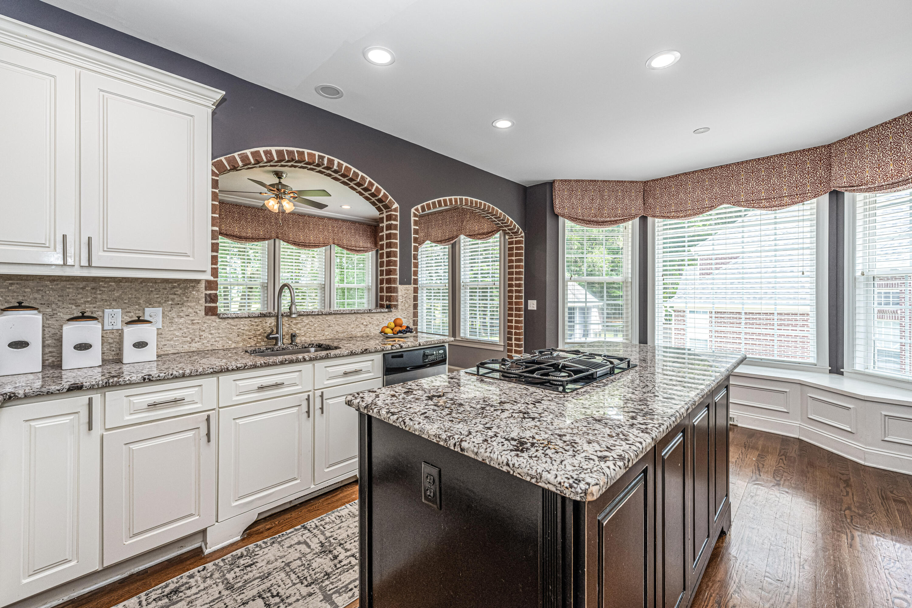 5489 Clearview Drive
