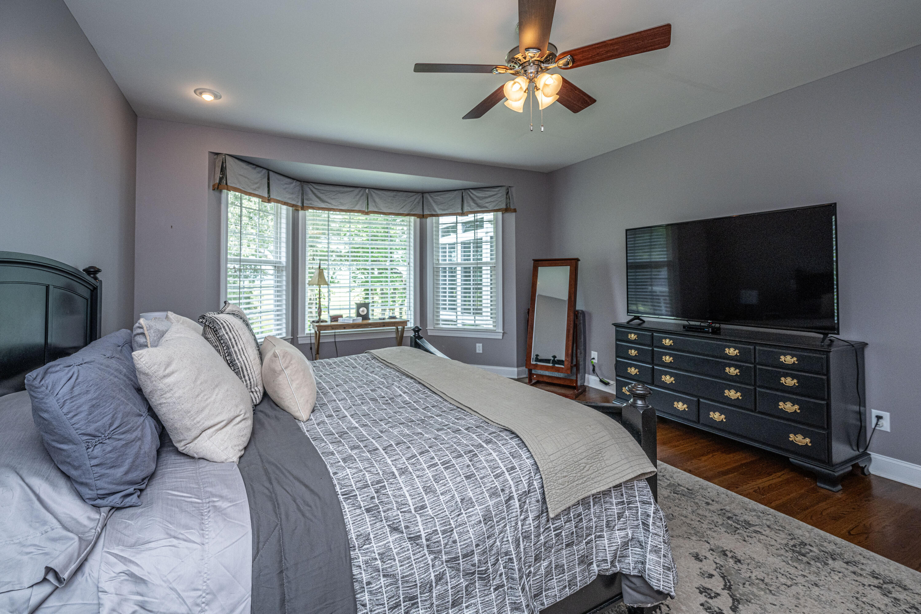 5489 Clearview Drive