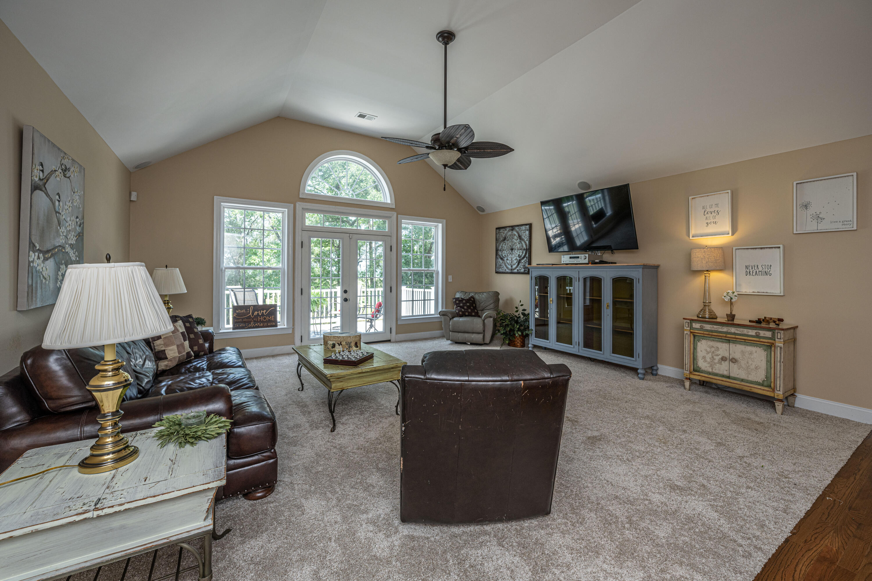 5489 Clearview Drive