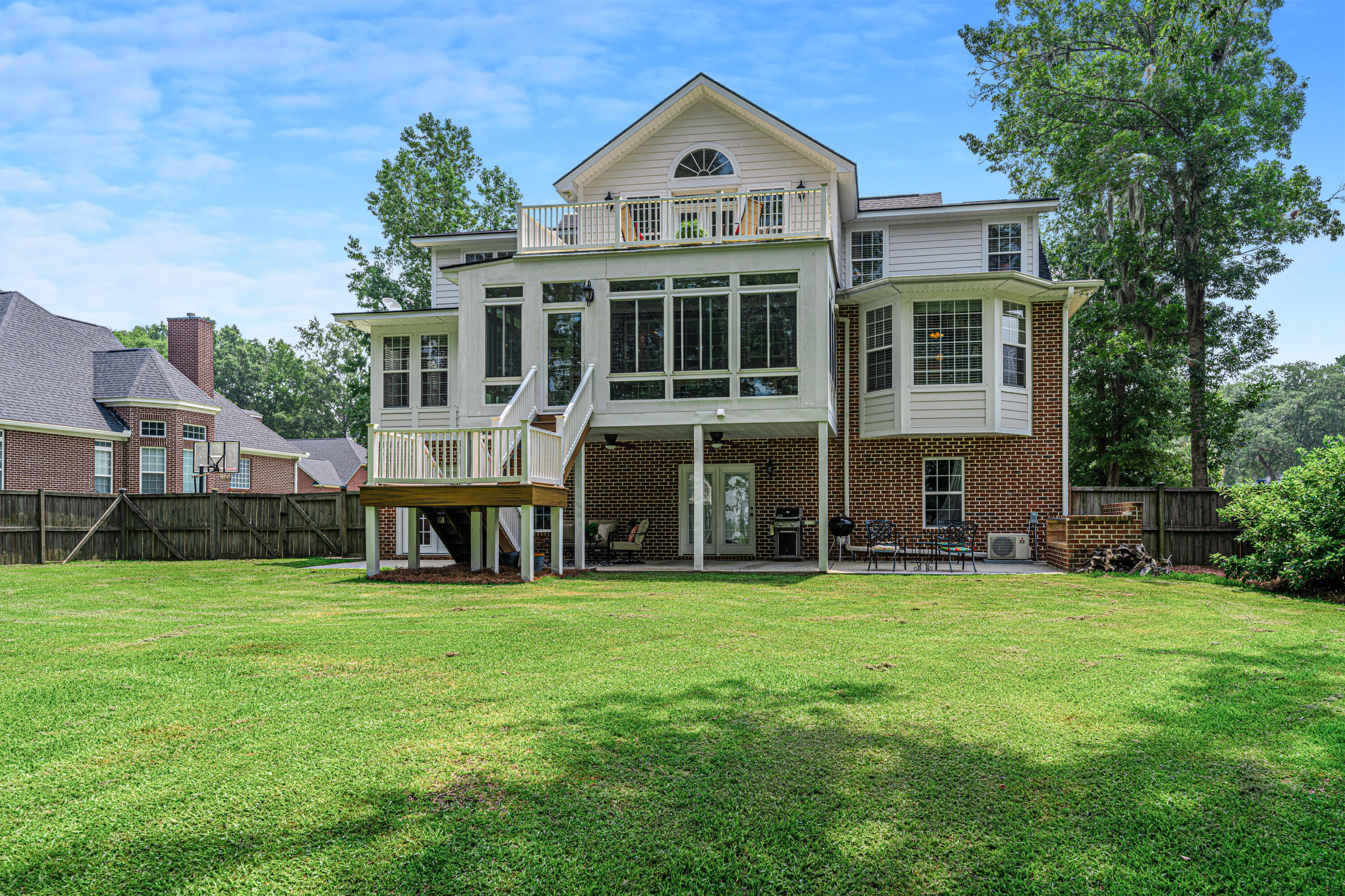 5489 Clearview Drive