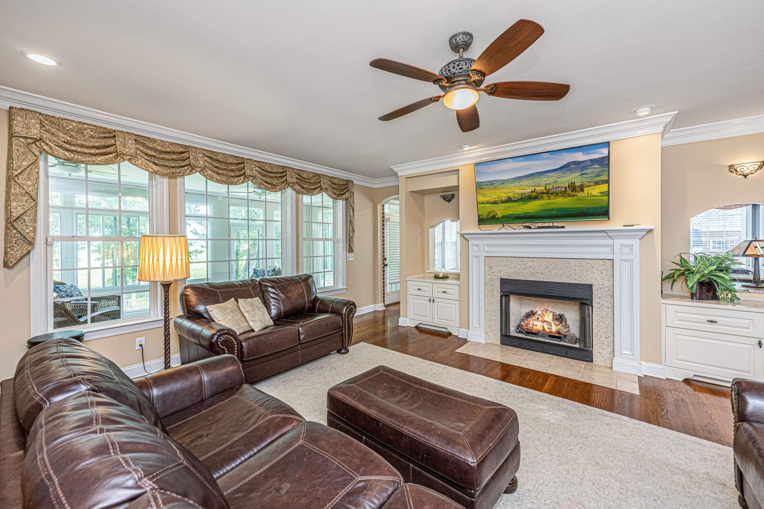 5489 Clearview Drive