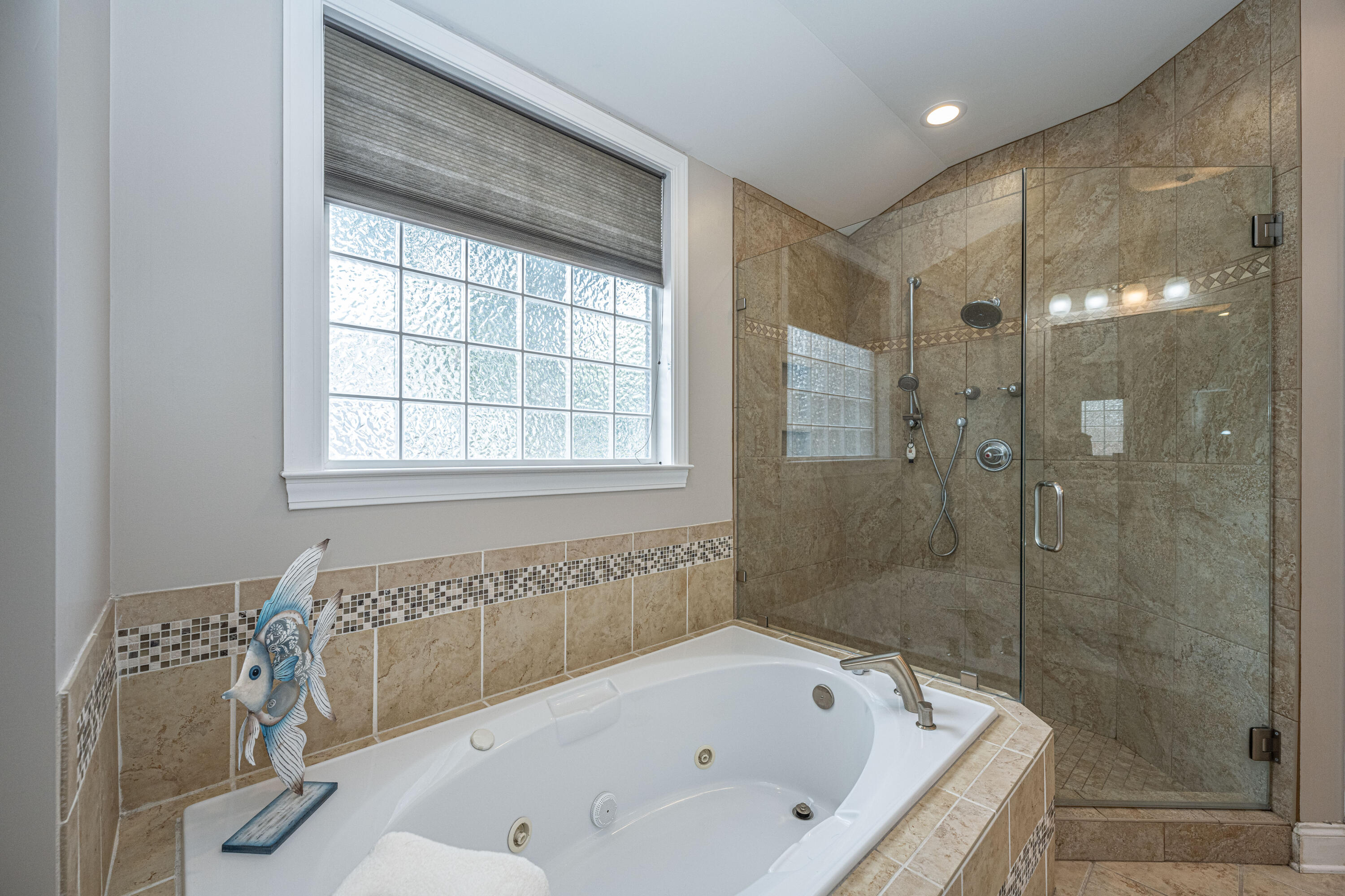 5489 Clearview Drive