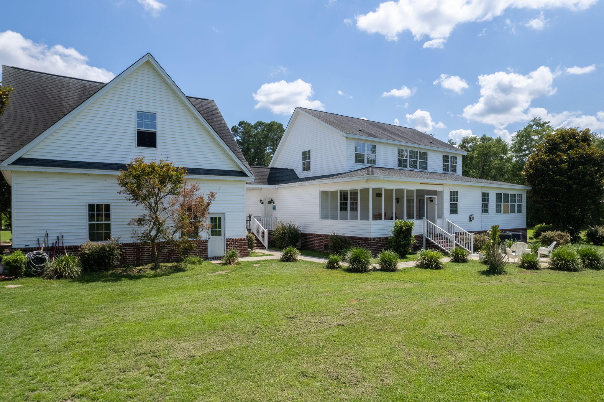 889 N Highway 15