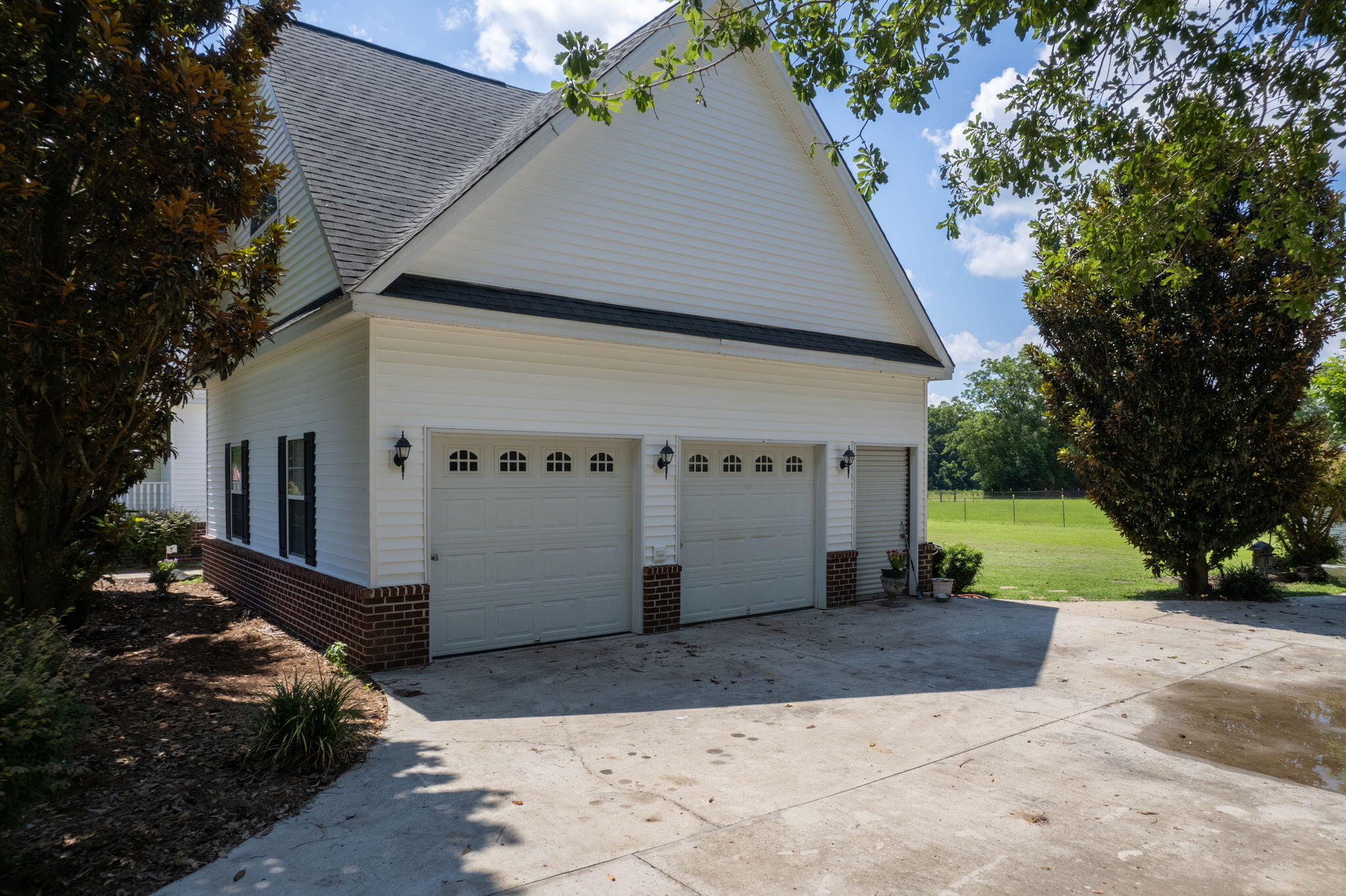 889 N Highway 15