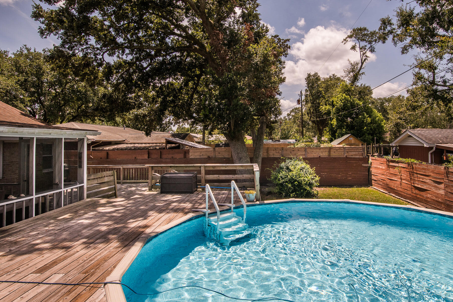 1426 Manor Boulevard