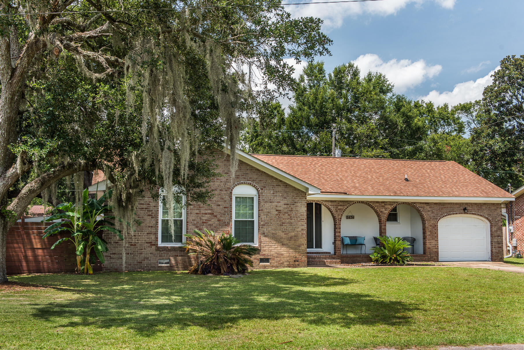 1426 Manor Boulevard