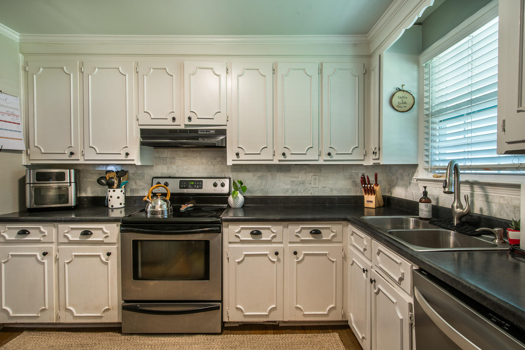 1426 Manor Boulevard