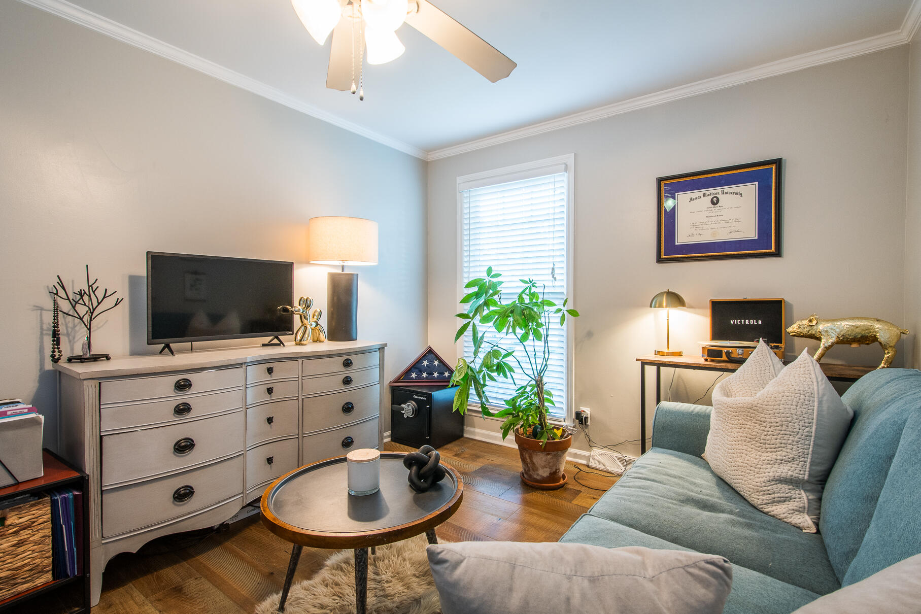 1426 Manor Boulevard