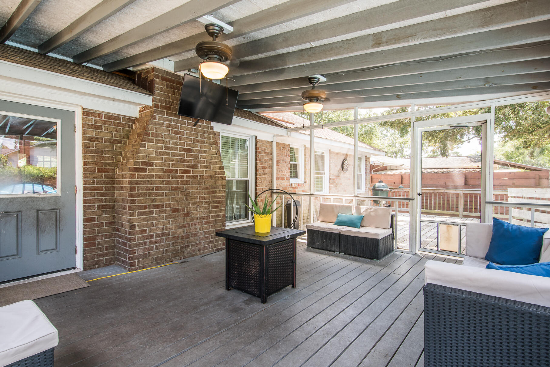 1426 Manor Boulevard