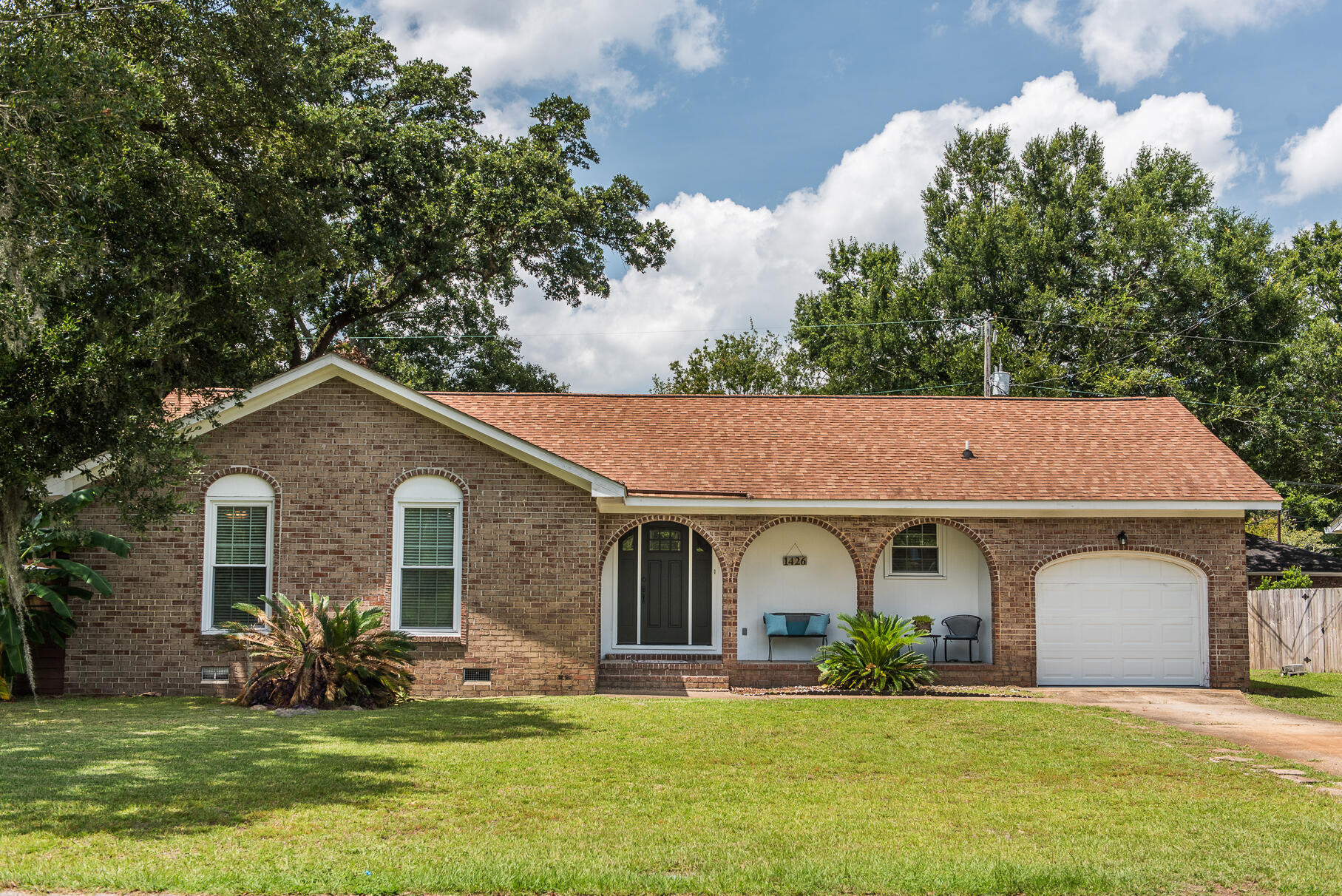 1426 Manor Boulevard