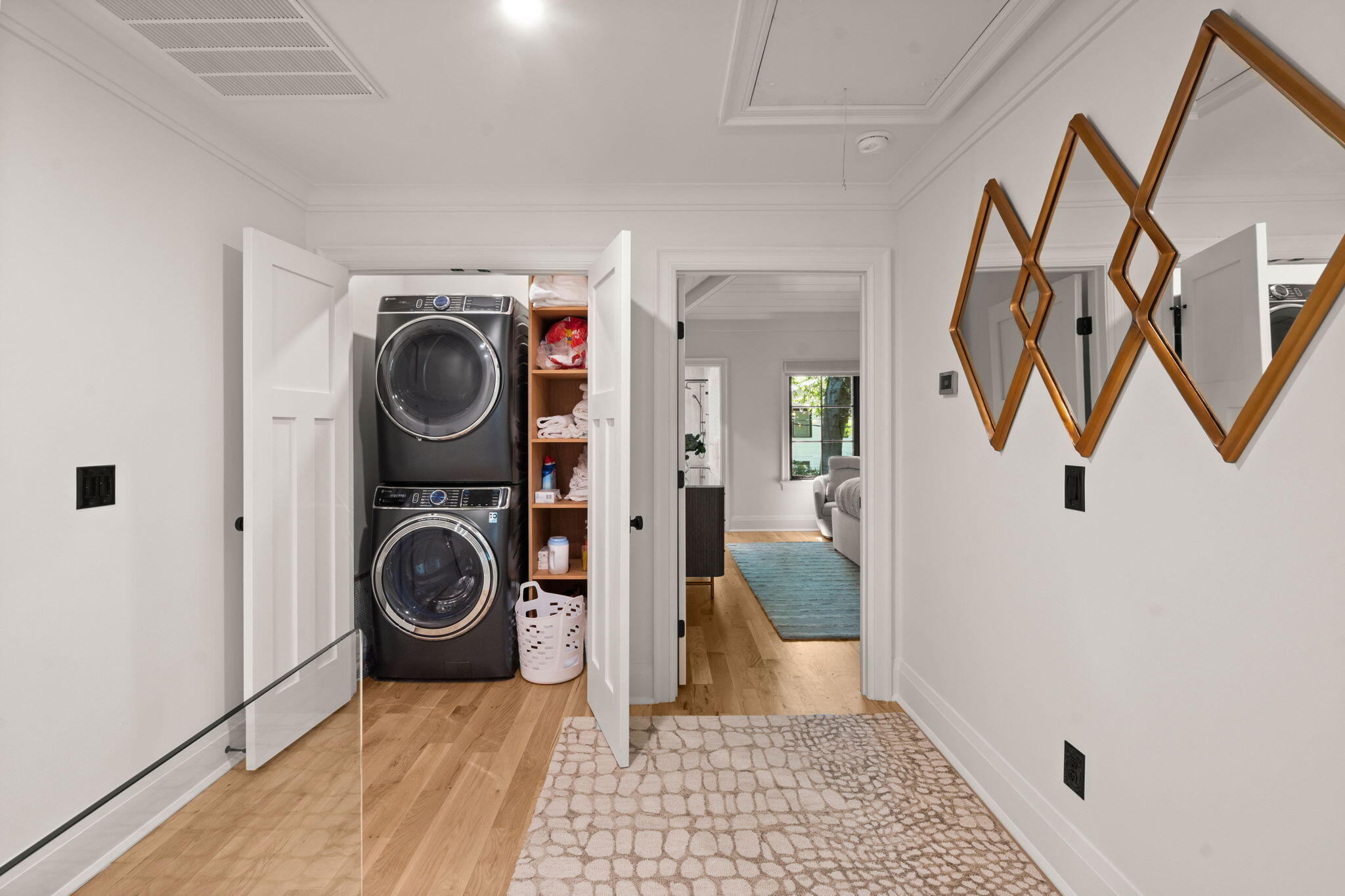 5 Bennett 5 1/2 Street