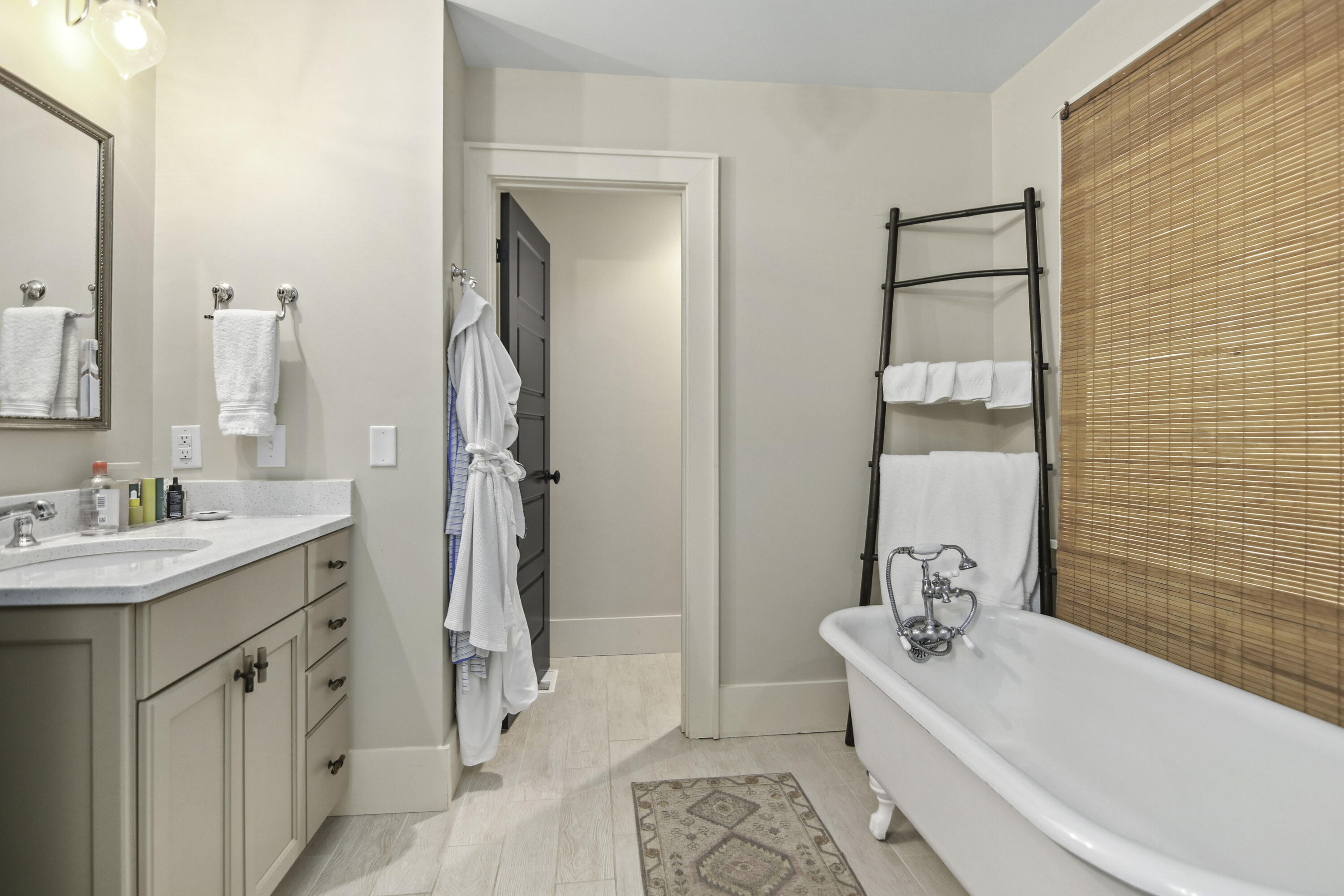 1506 Village Square