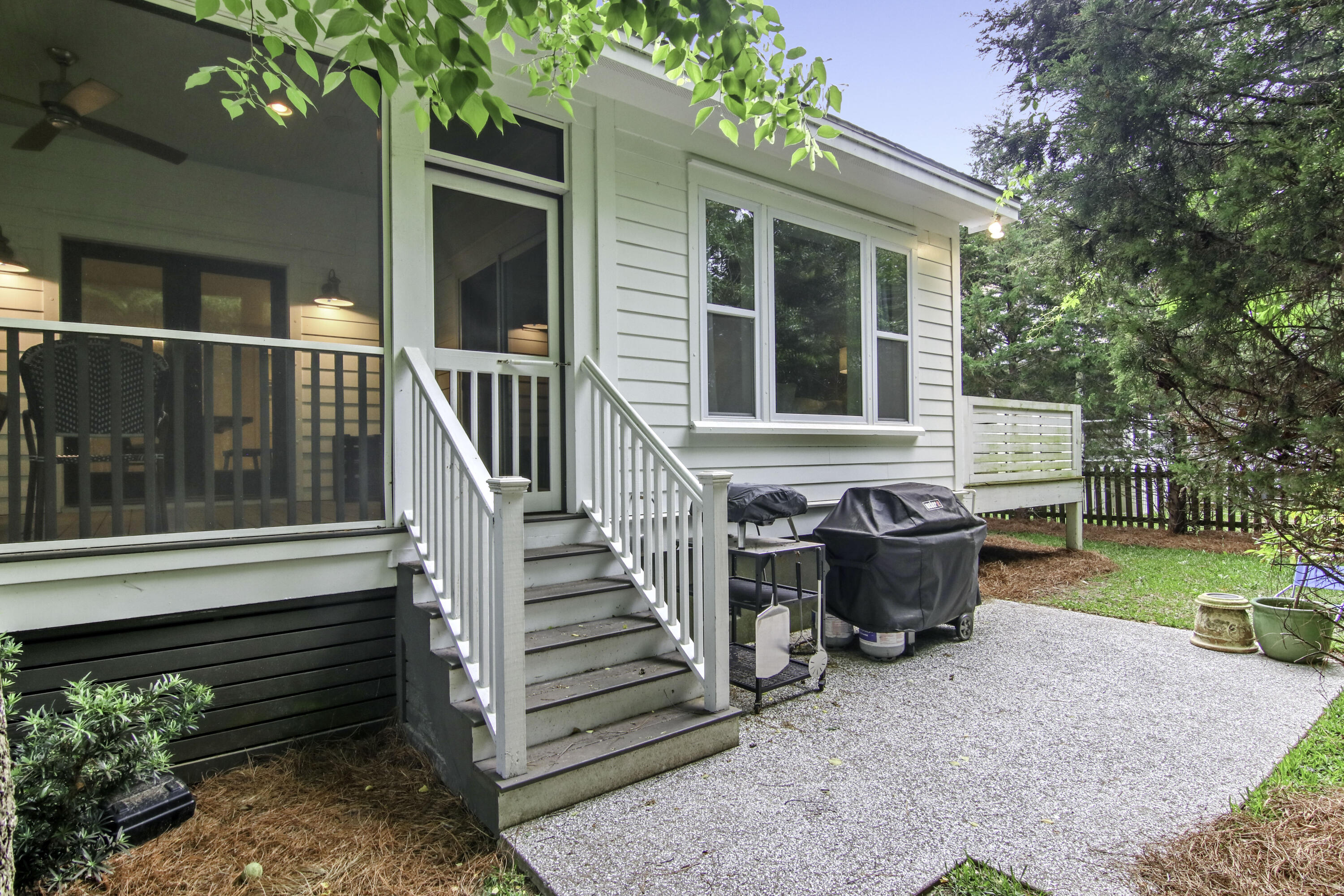 1506 Village Square