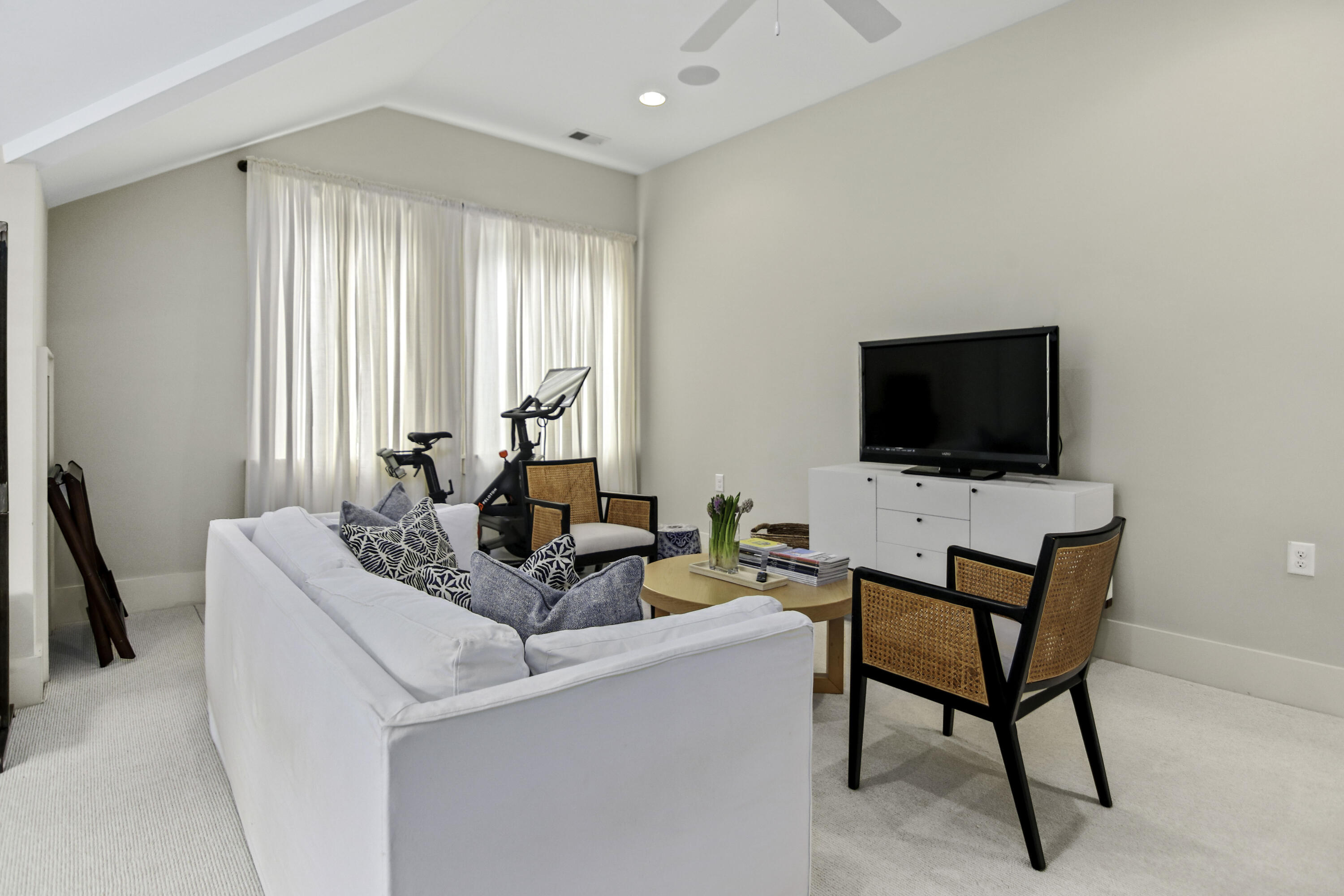 1506 Village Square