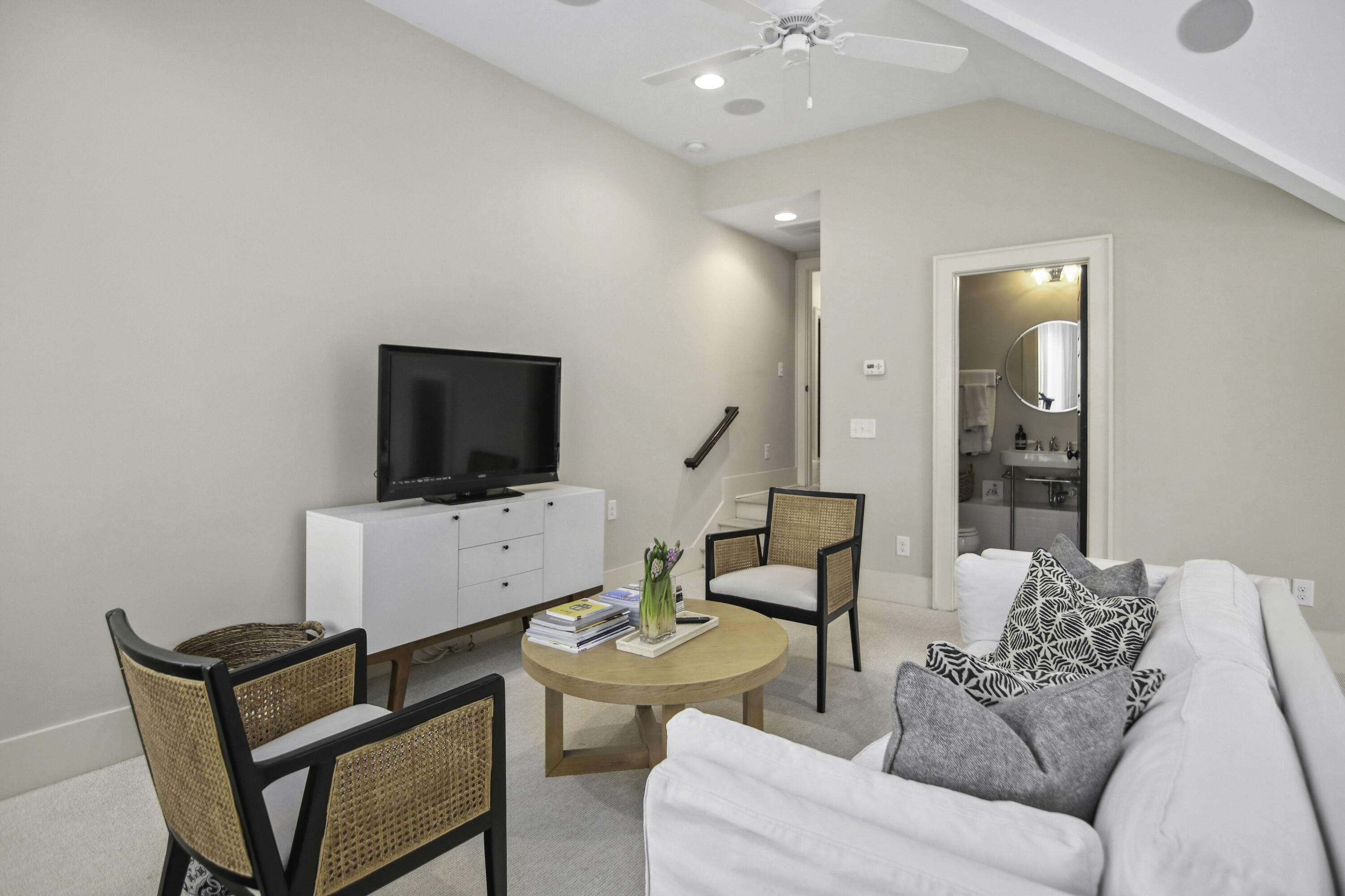 1506 Village Square