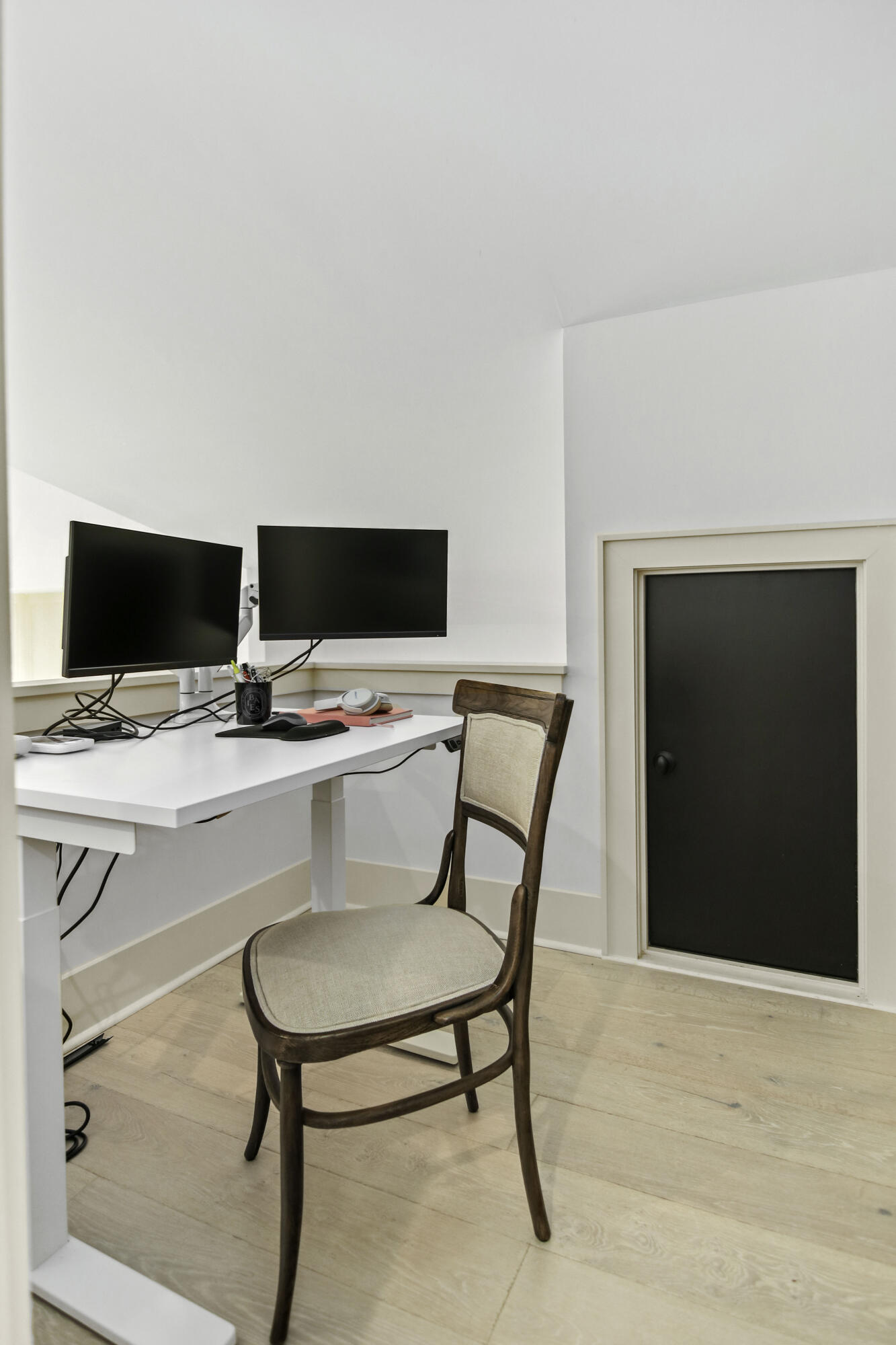 1506 Village Square