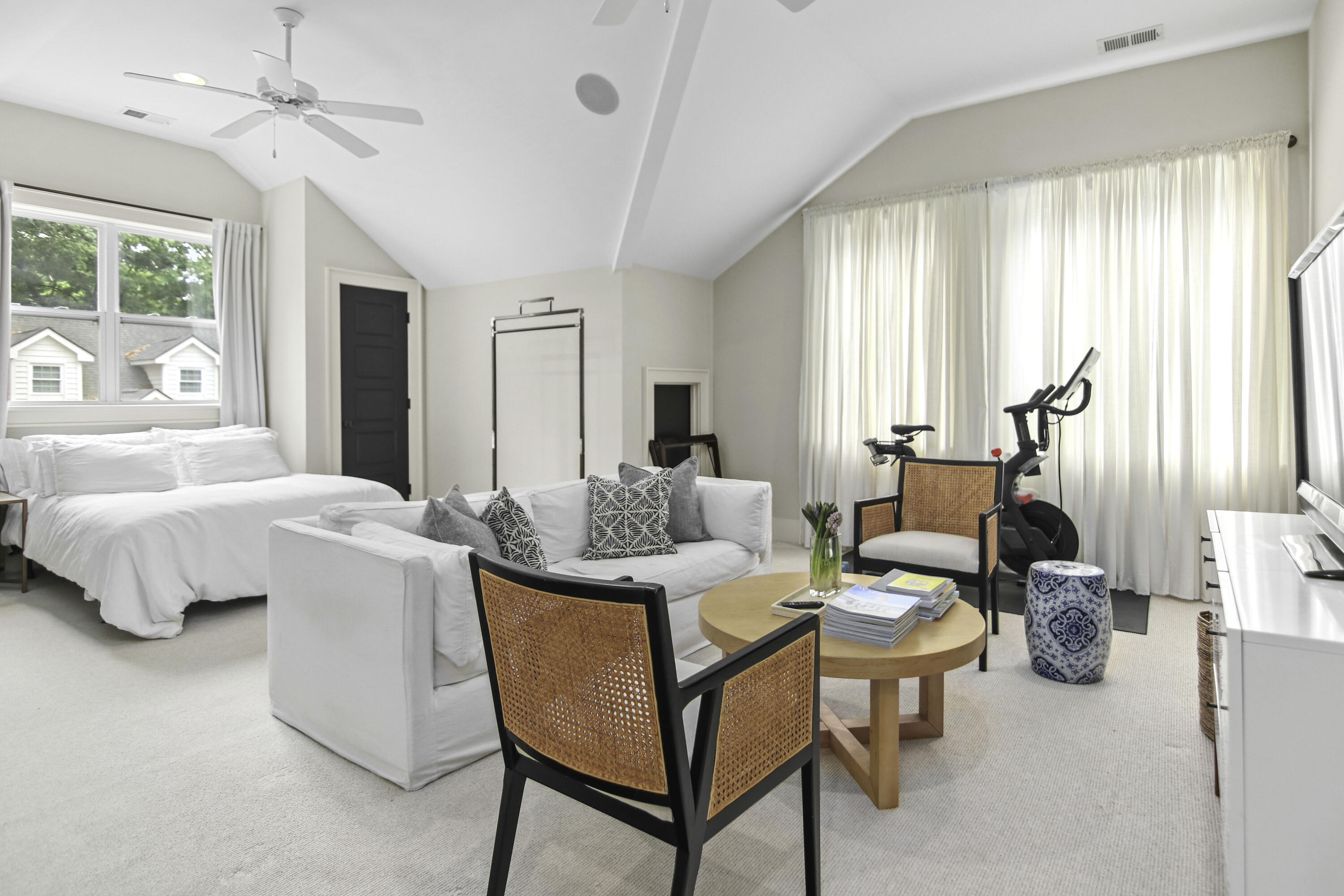 1506 Village Square