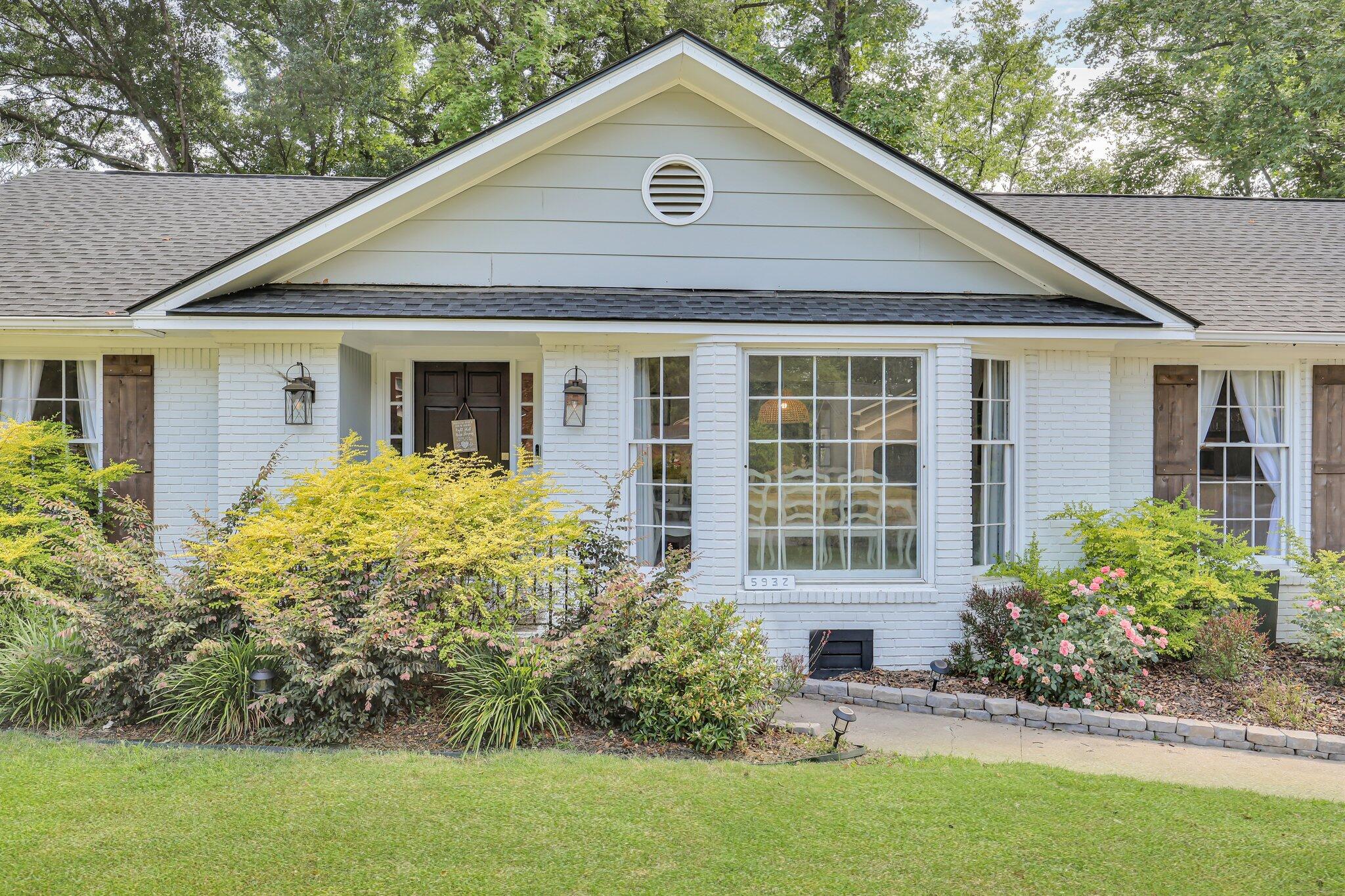 5932 Commonwealth Circle
