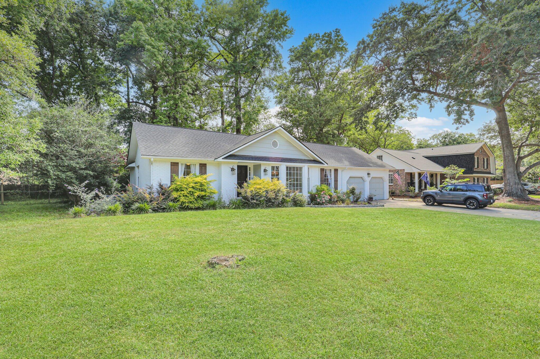 5932 Commonwealth Circle