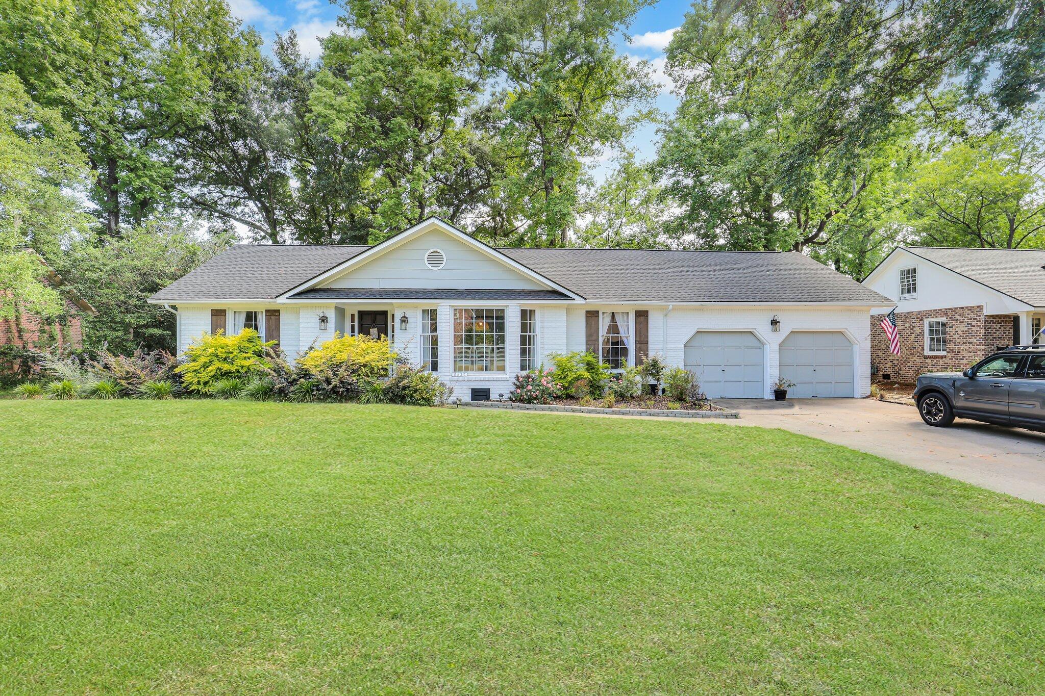 5932 Commonwealth Circle