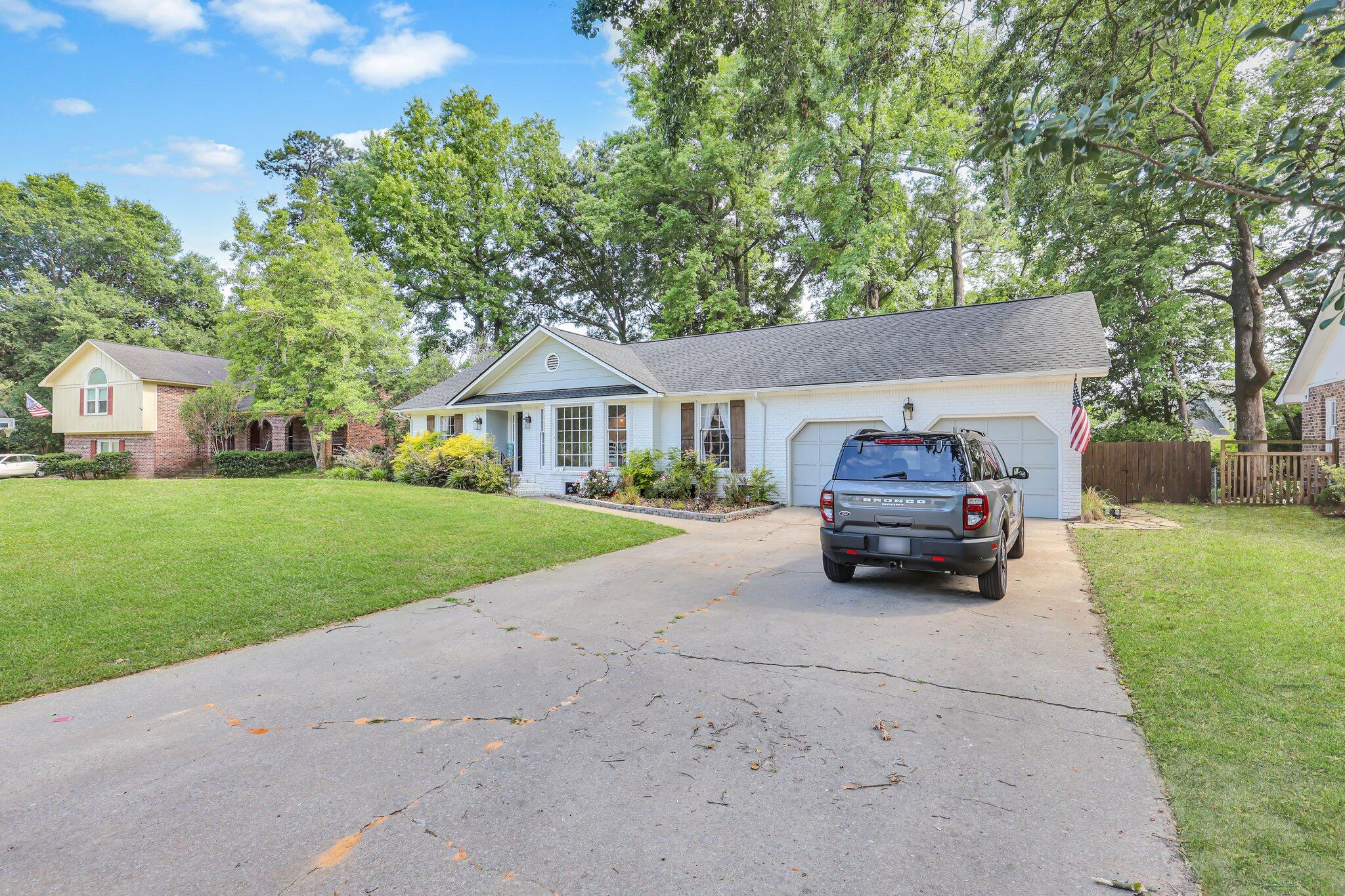 5932 Commonwealth Circle