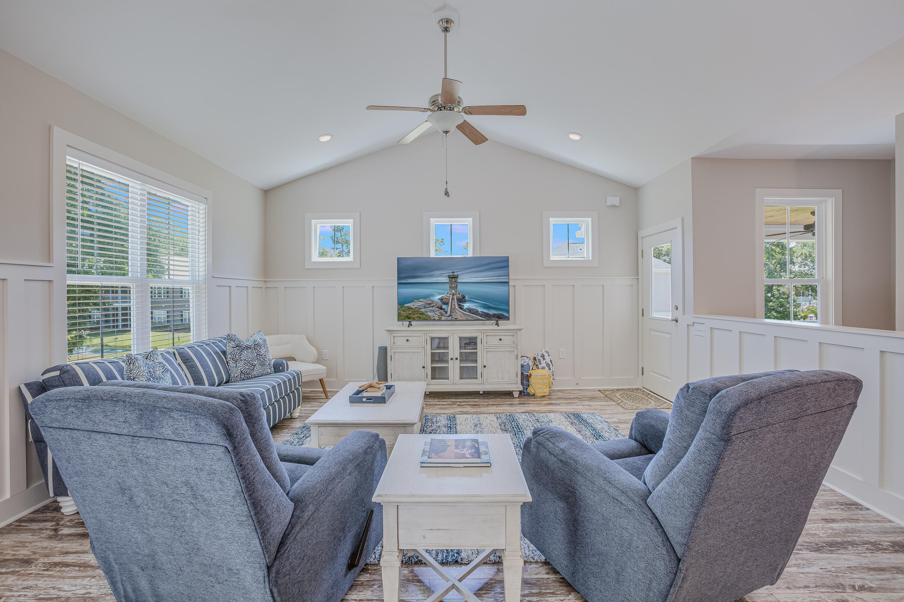 156 Harbourreef Drive