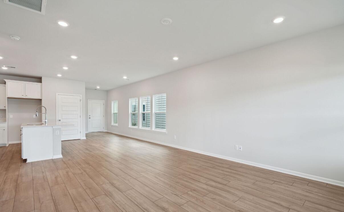 1153 Glorious Way