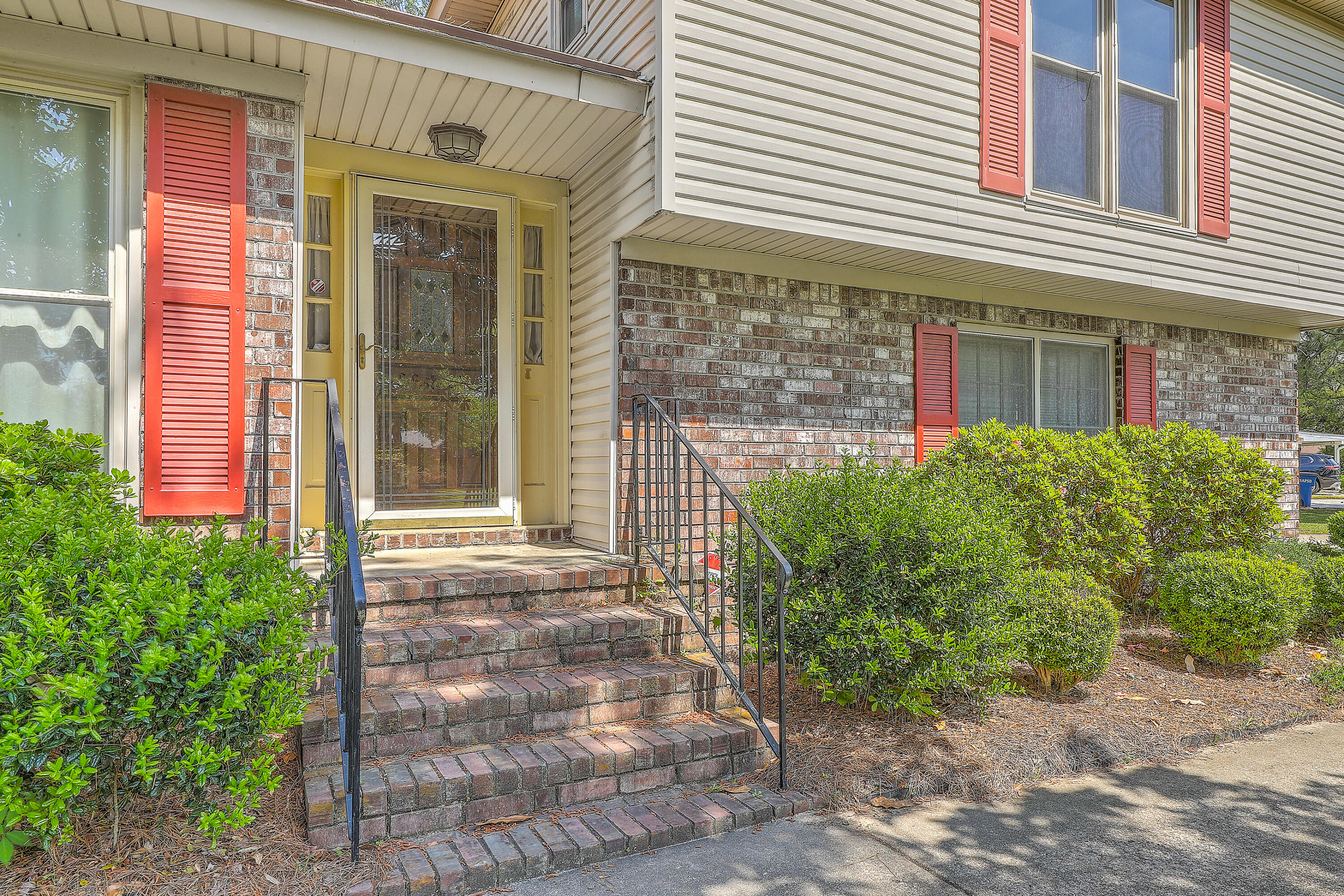 2042 Dogwood Road