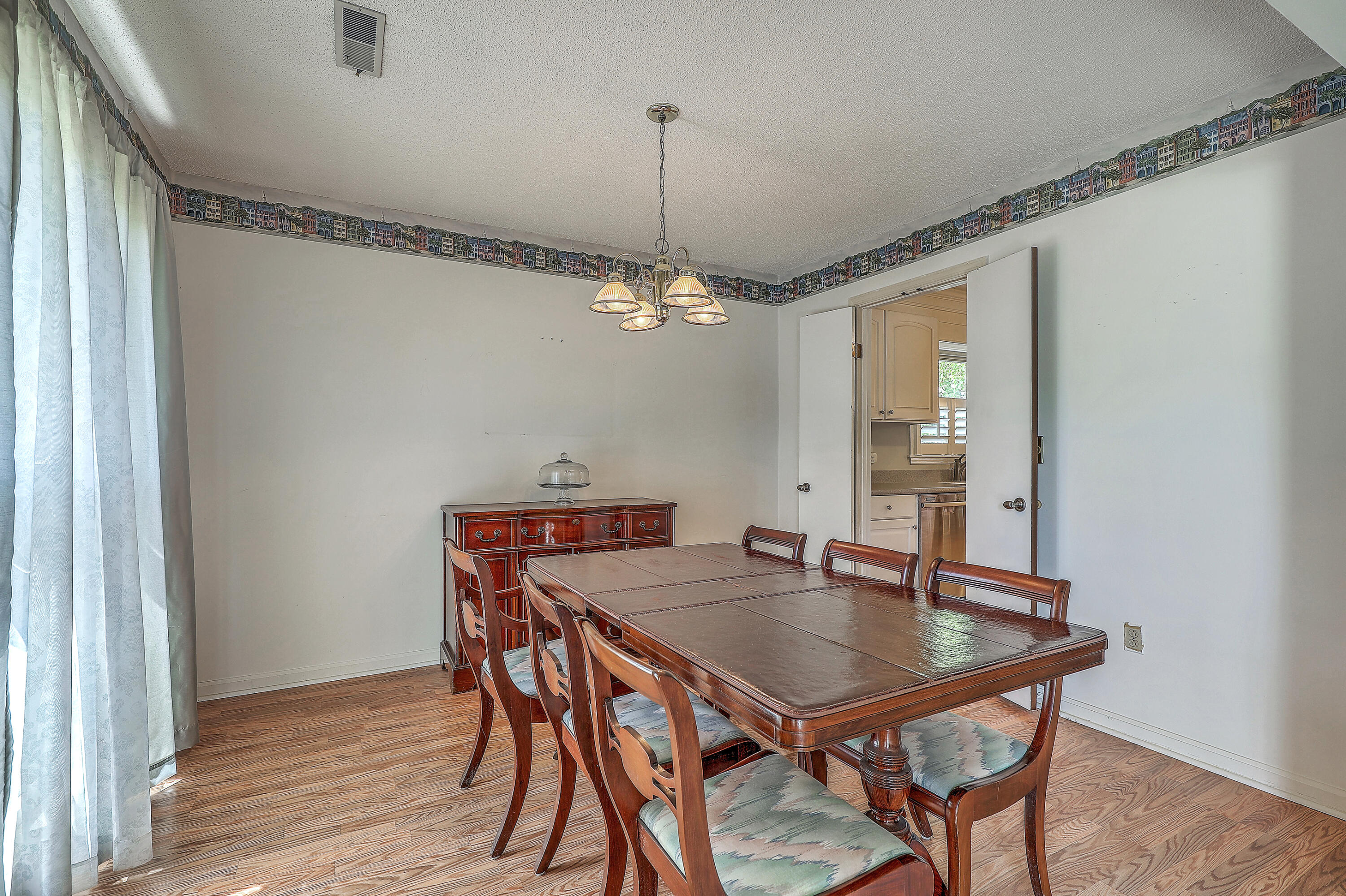 2042 Dogwood Road