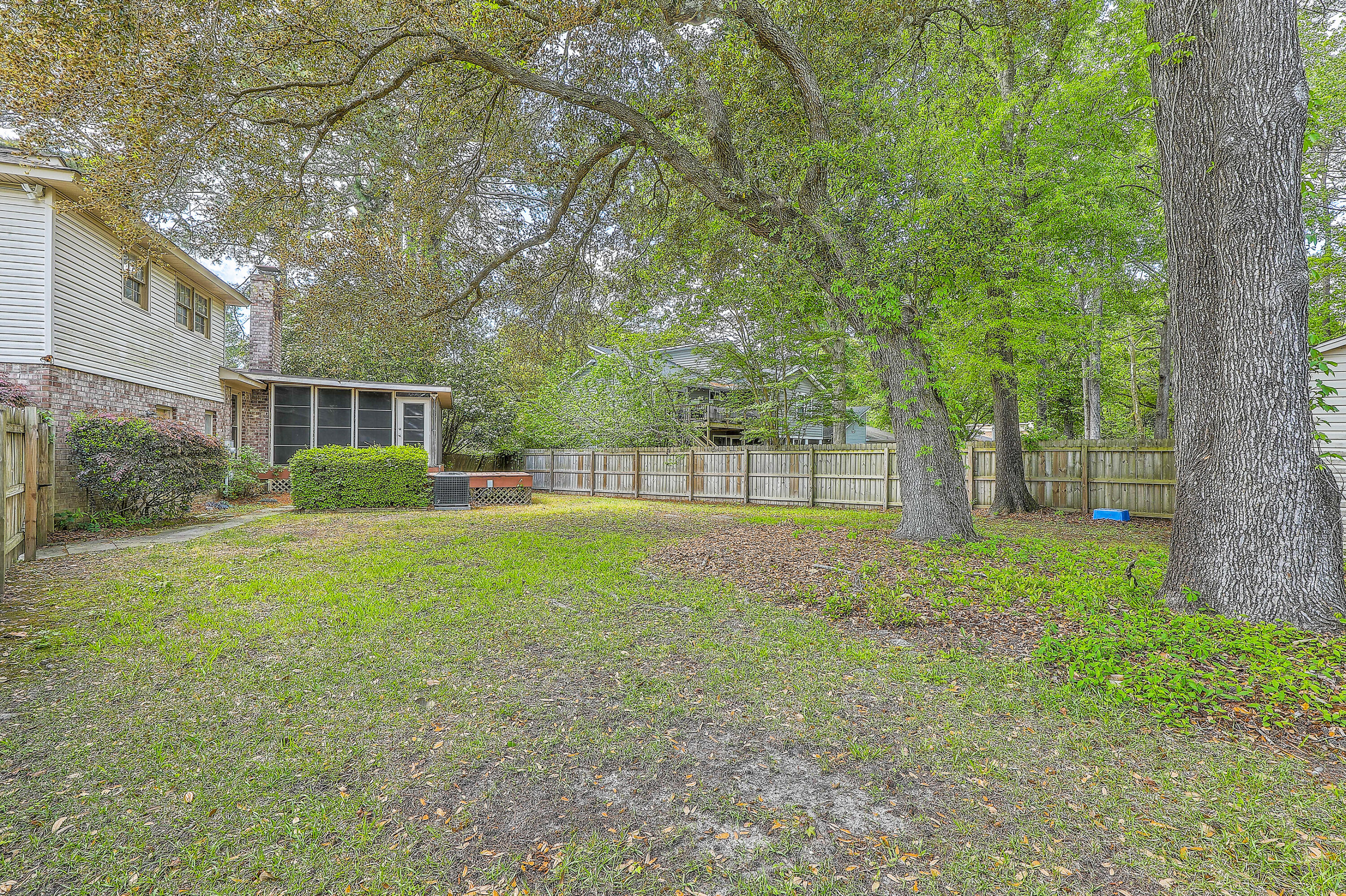 2042 Dogwood Road