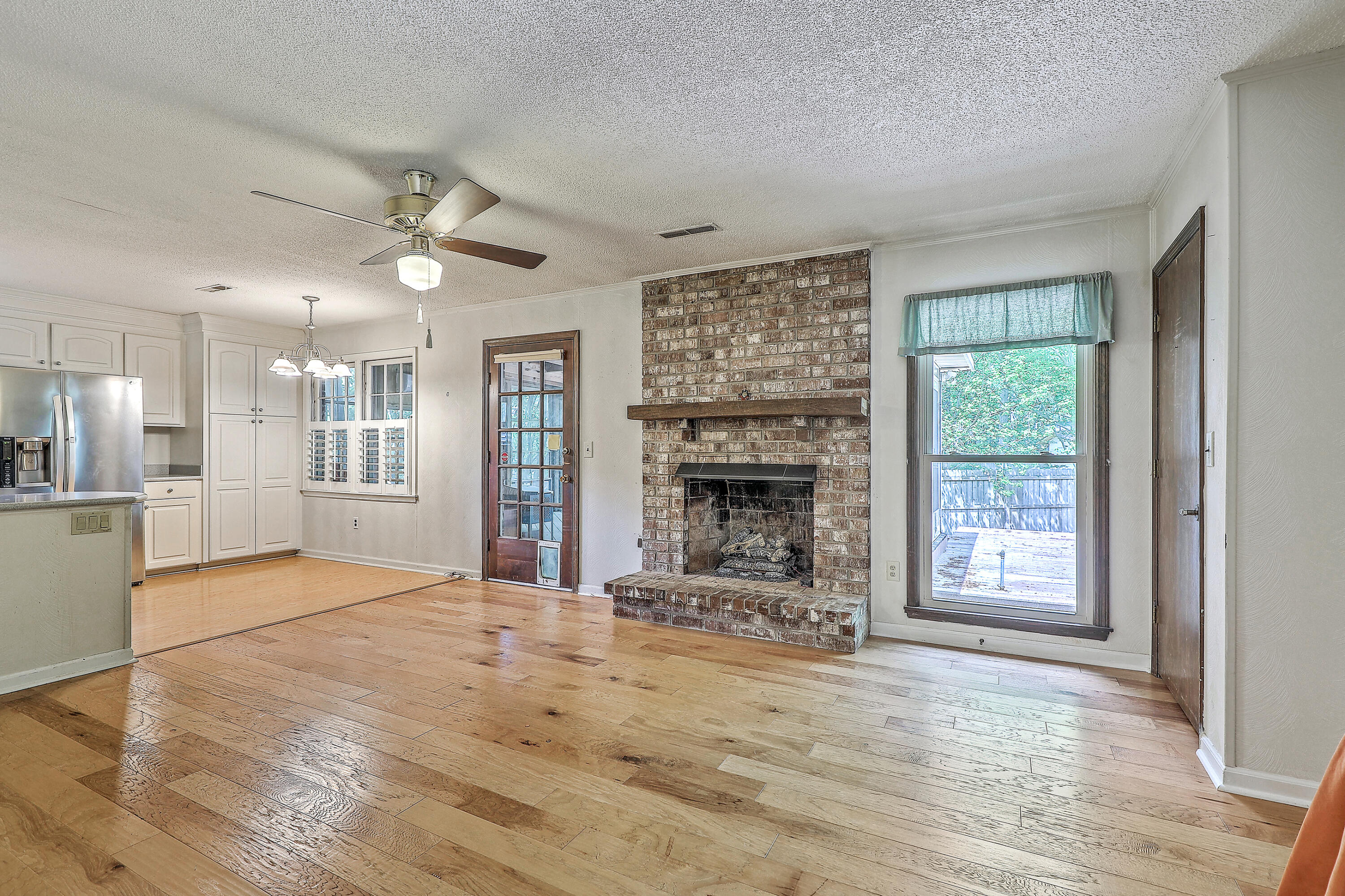 2042 Dogwood Road