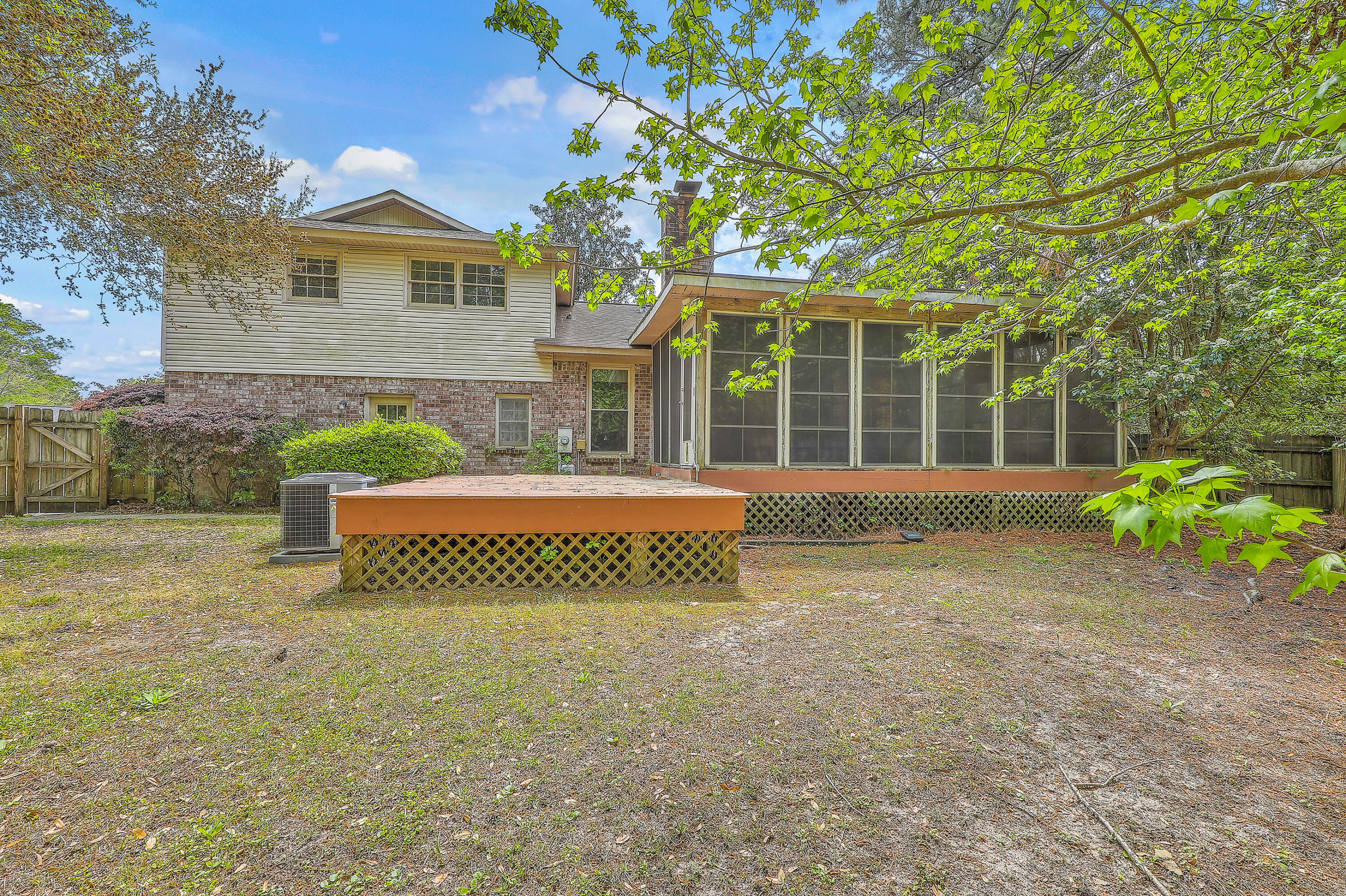 2042 Dogwood Road