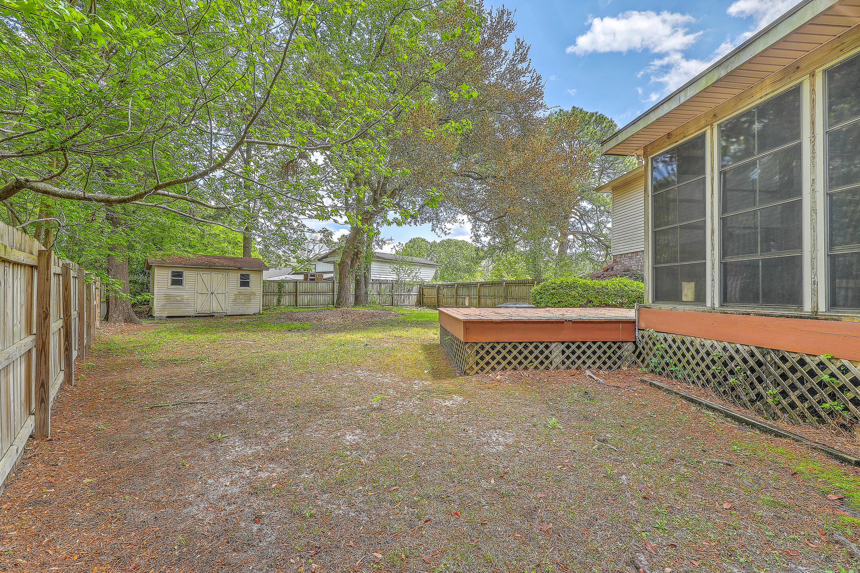 2042 Dogwood Road