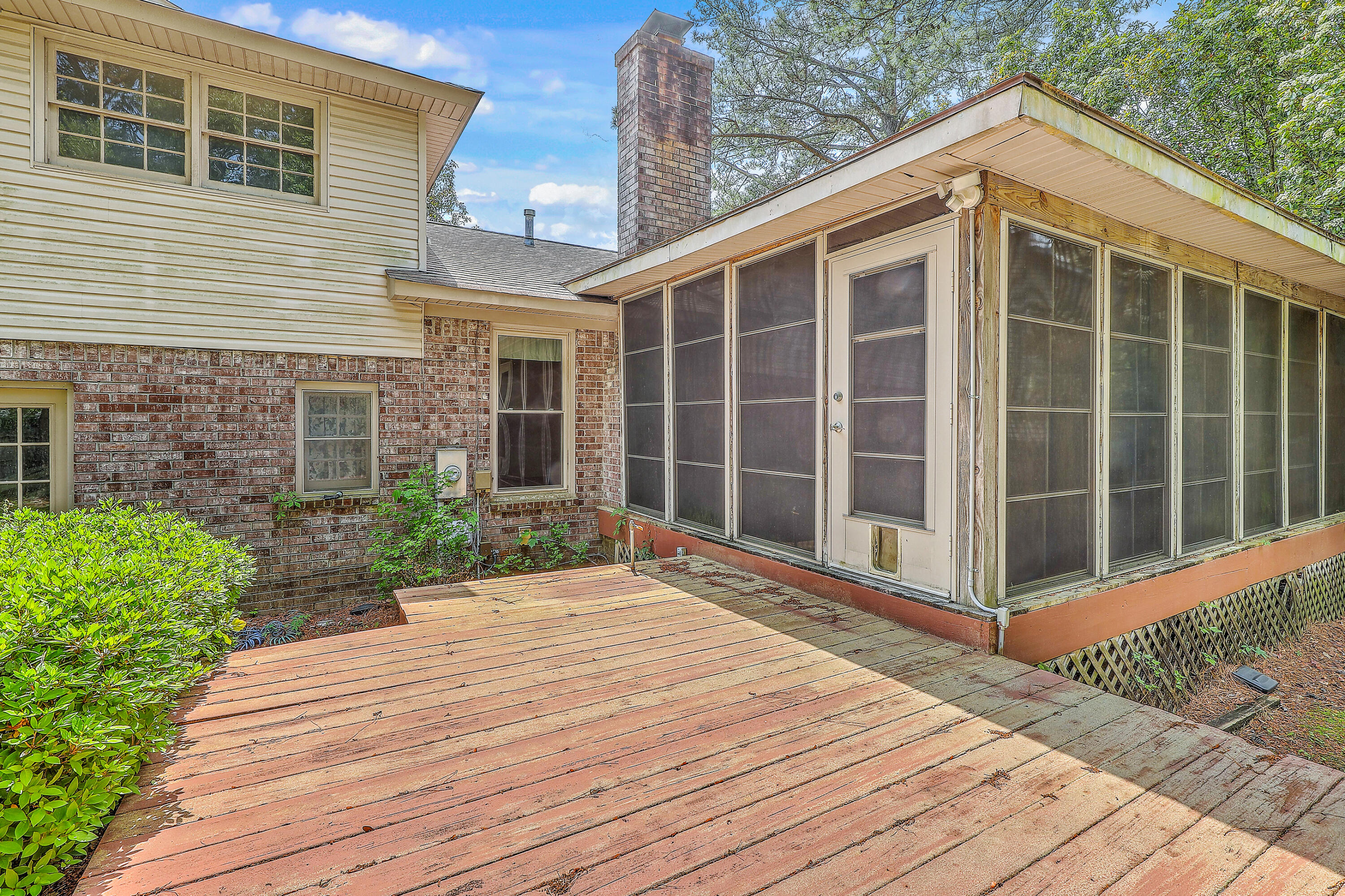 2042 Dogwood Road