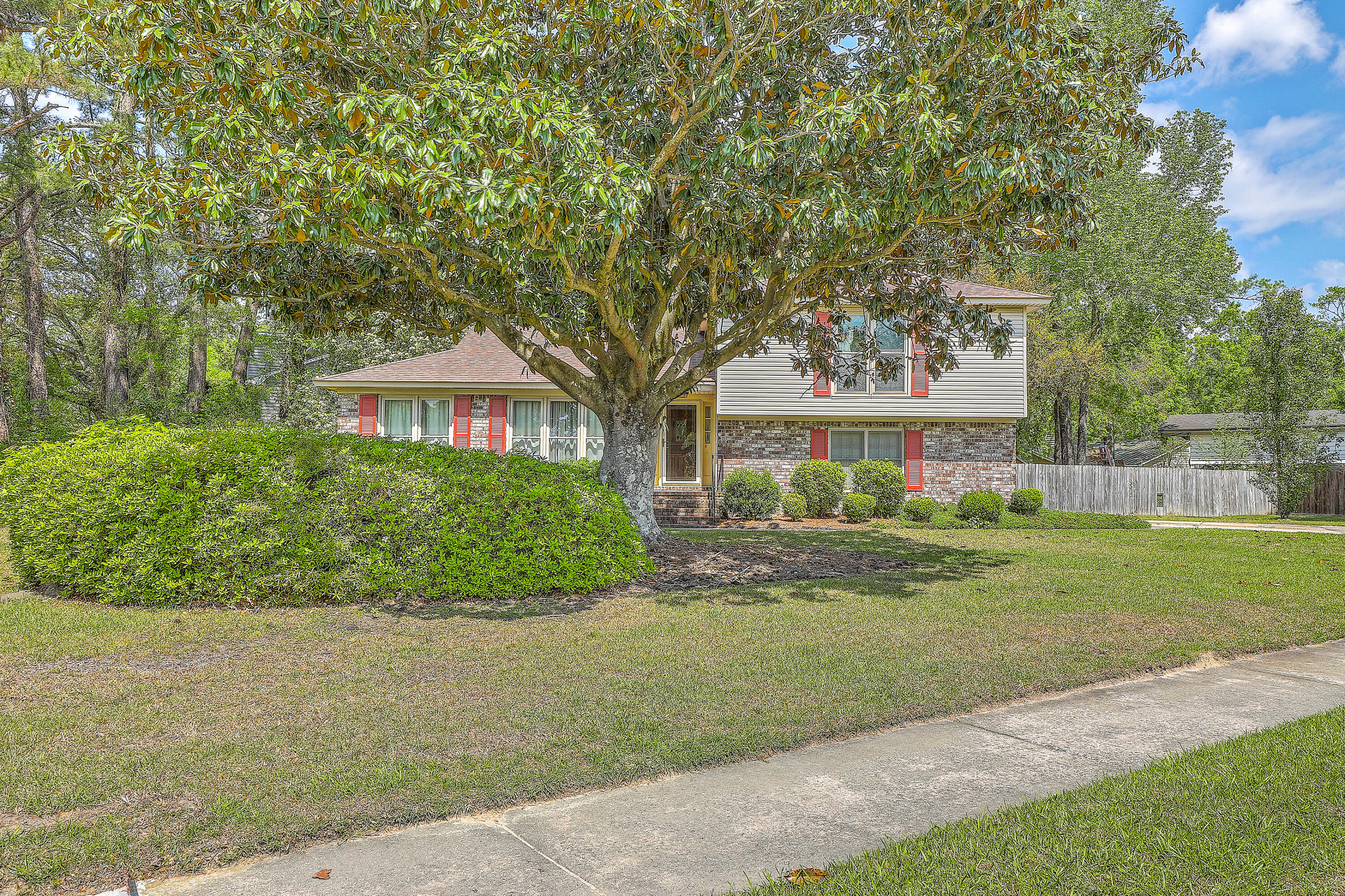 2042 Dogwood Road